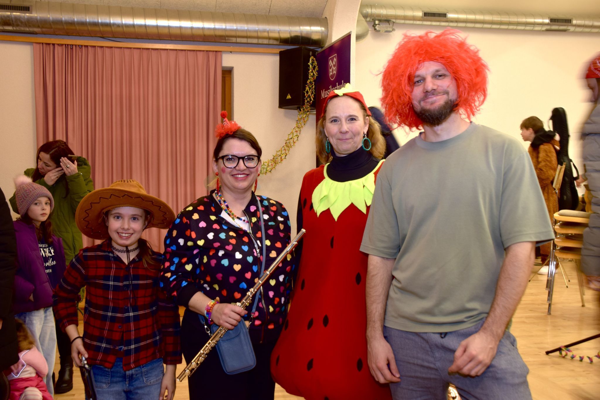 Joline Kieber, Daniela Thoma, Ute Witzani und Musikschullehrer Marvin Metzler blickten auf ein bestens gelungenes 