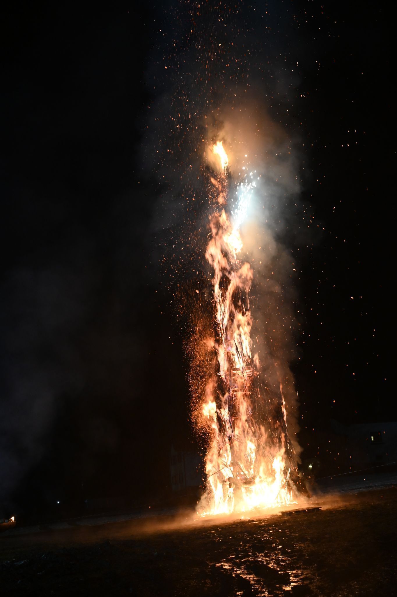 Der Brazer Jubiläumsfunken brannte lichterloh auf dem neuen Funkenplatz im Gavril.