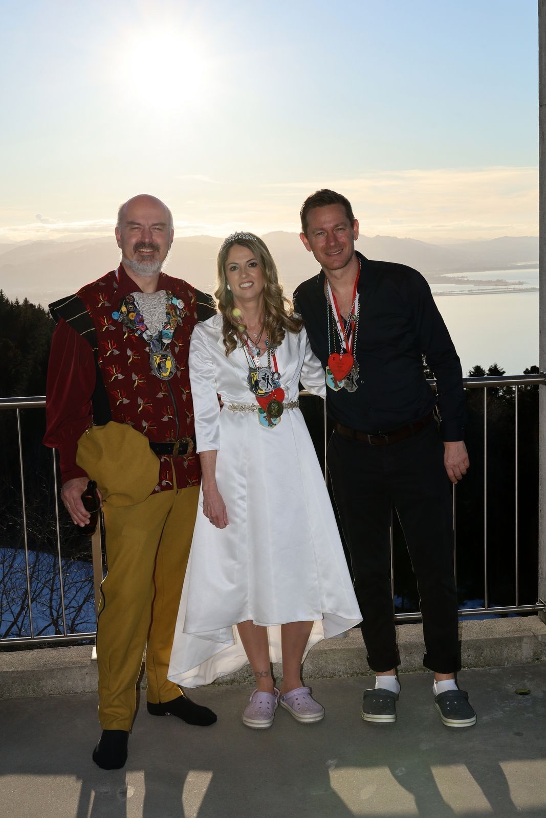Kurz vor dem Kaffekränzle: Komtur Wolfgang, Prinzessin Tanja und Prinz Oliver ein Eichenberg mit Traumausblick