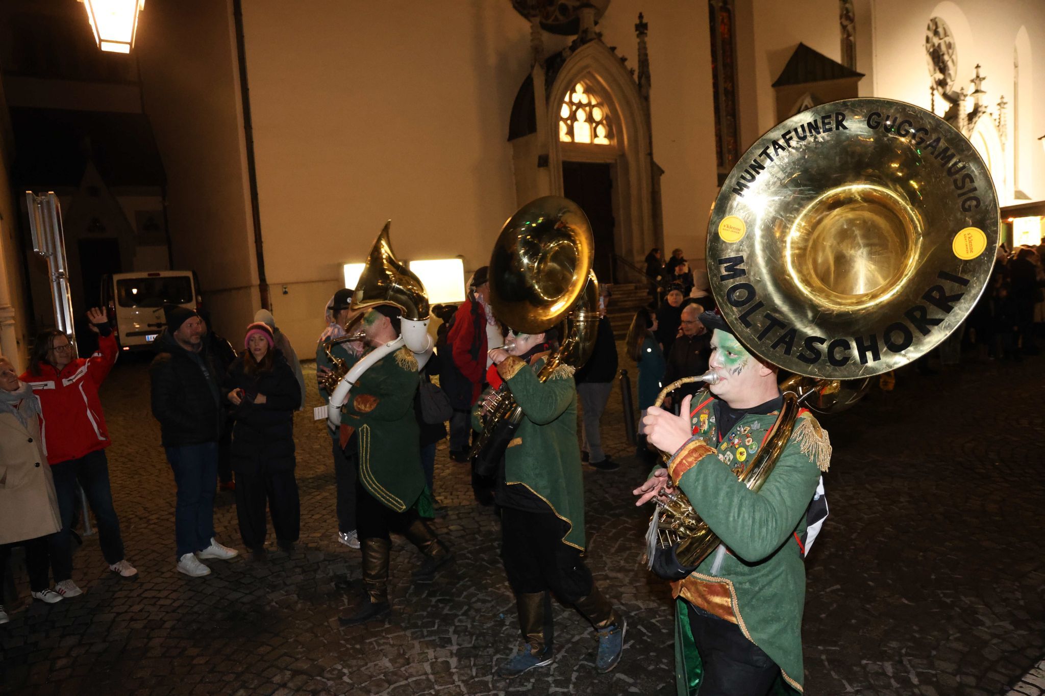 Narrenmesse im Feldkircher Dom und Gugga-Spektakel in Feldkirchs Innenstadt (Bildergalerie)