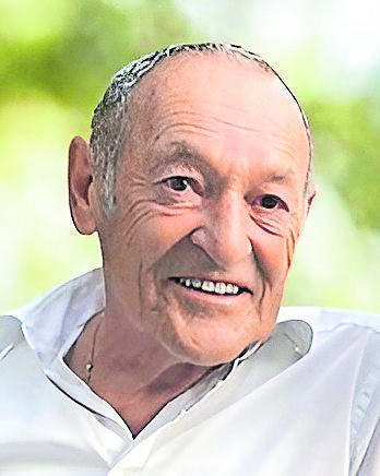 Aufgewachsen in Riezlern im Kleinwalsertal, verschlug ihn sein Beruf als Lehrer und später Volksschuldirektor nach Wolfurt, wo Paul sich auch im Fußballclub engagierte.