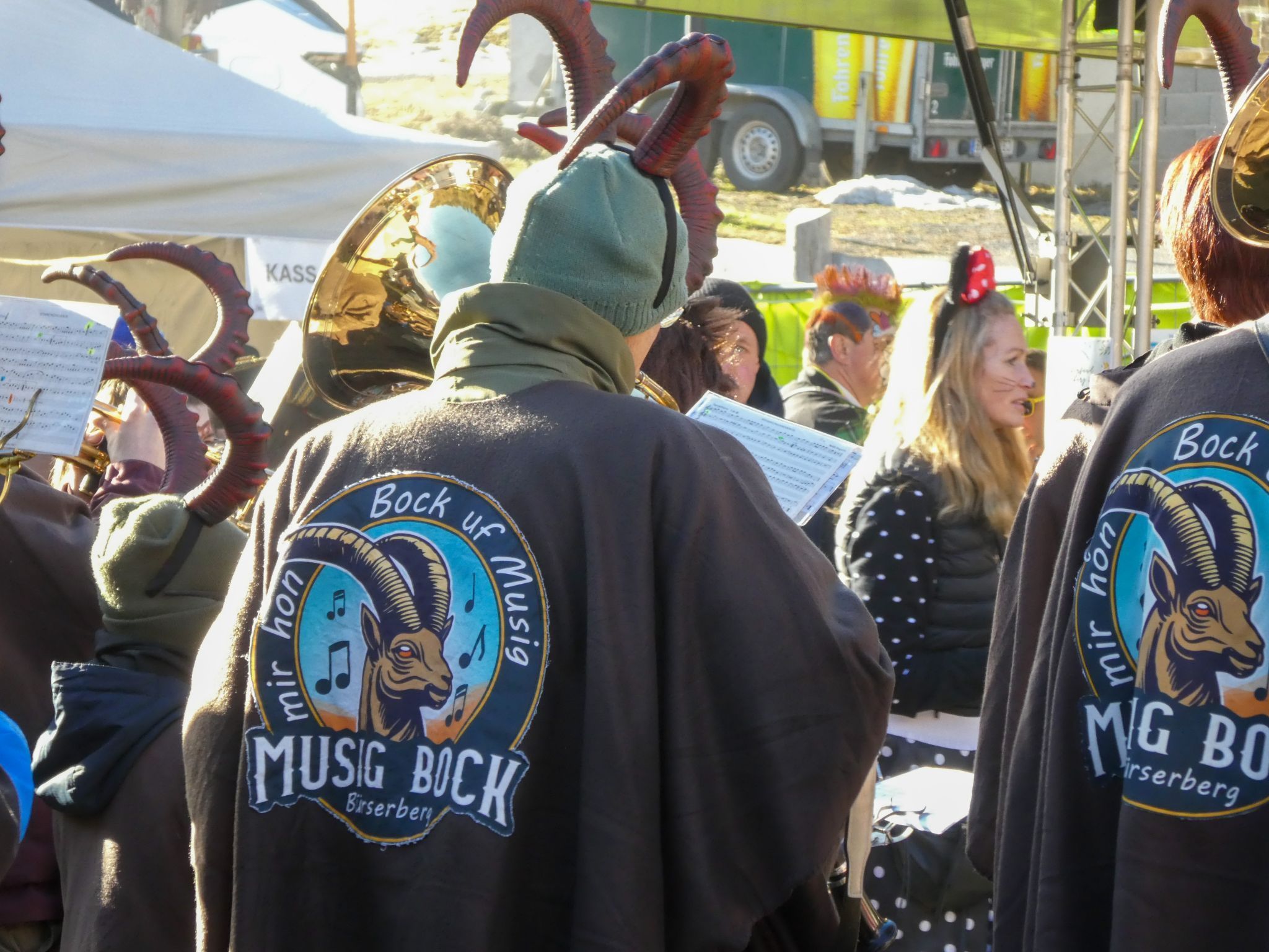 Mitglied der Bürgermusik Bürserberg mit Aufschrift: 