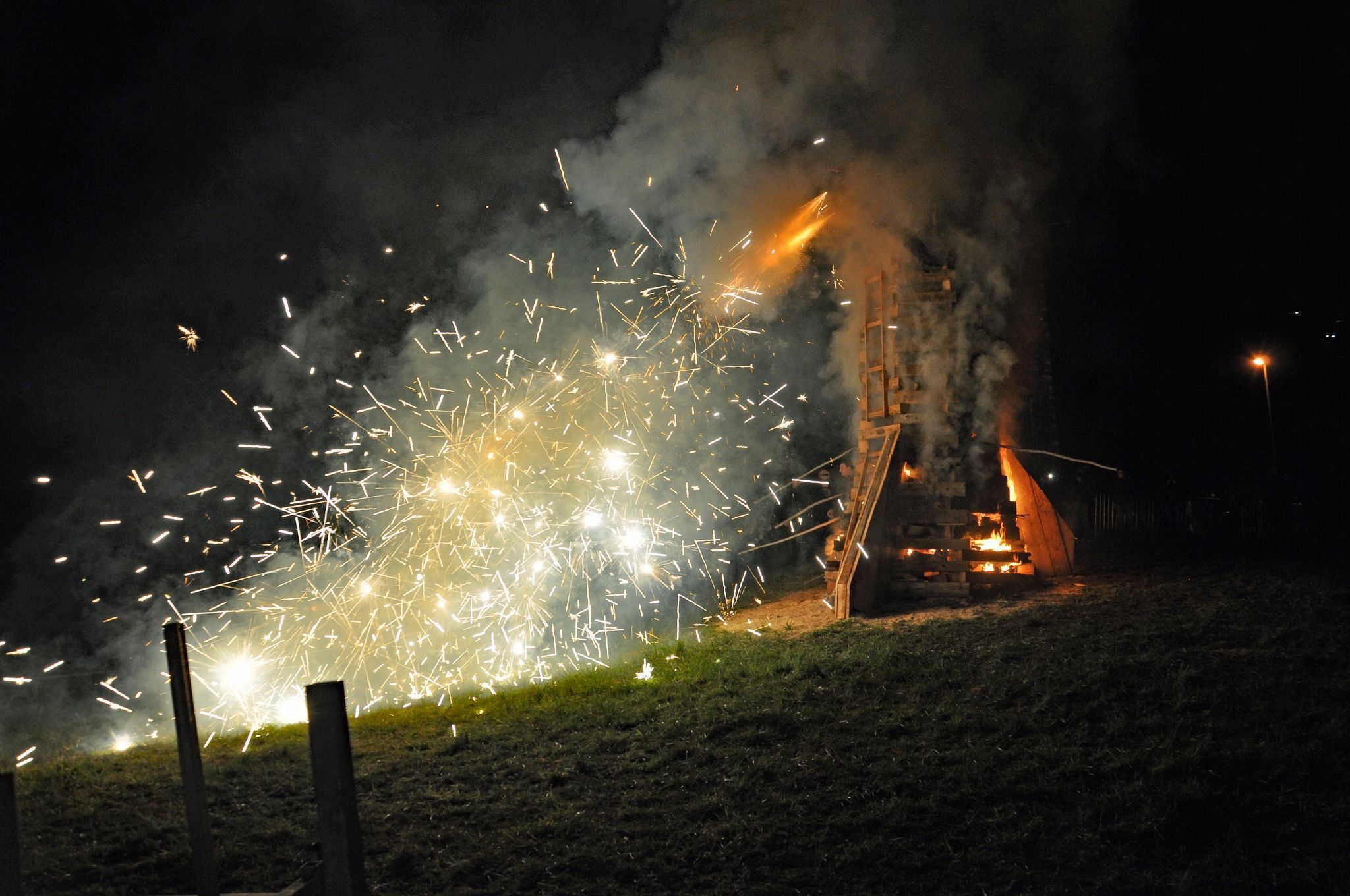 Der Kinderfunken versprühte eine ganze Menge Raketenstaub.