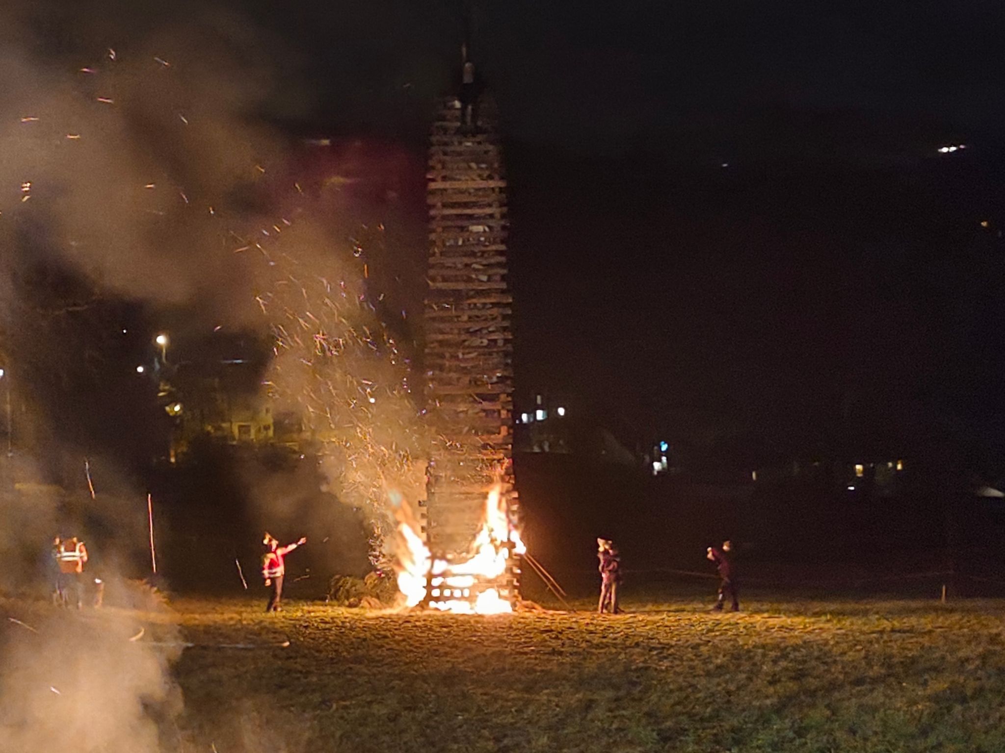 Durch ungünstige Winde etwas verzögert, wurde der Funken dennoch am Abend feierlich entzündet.