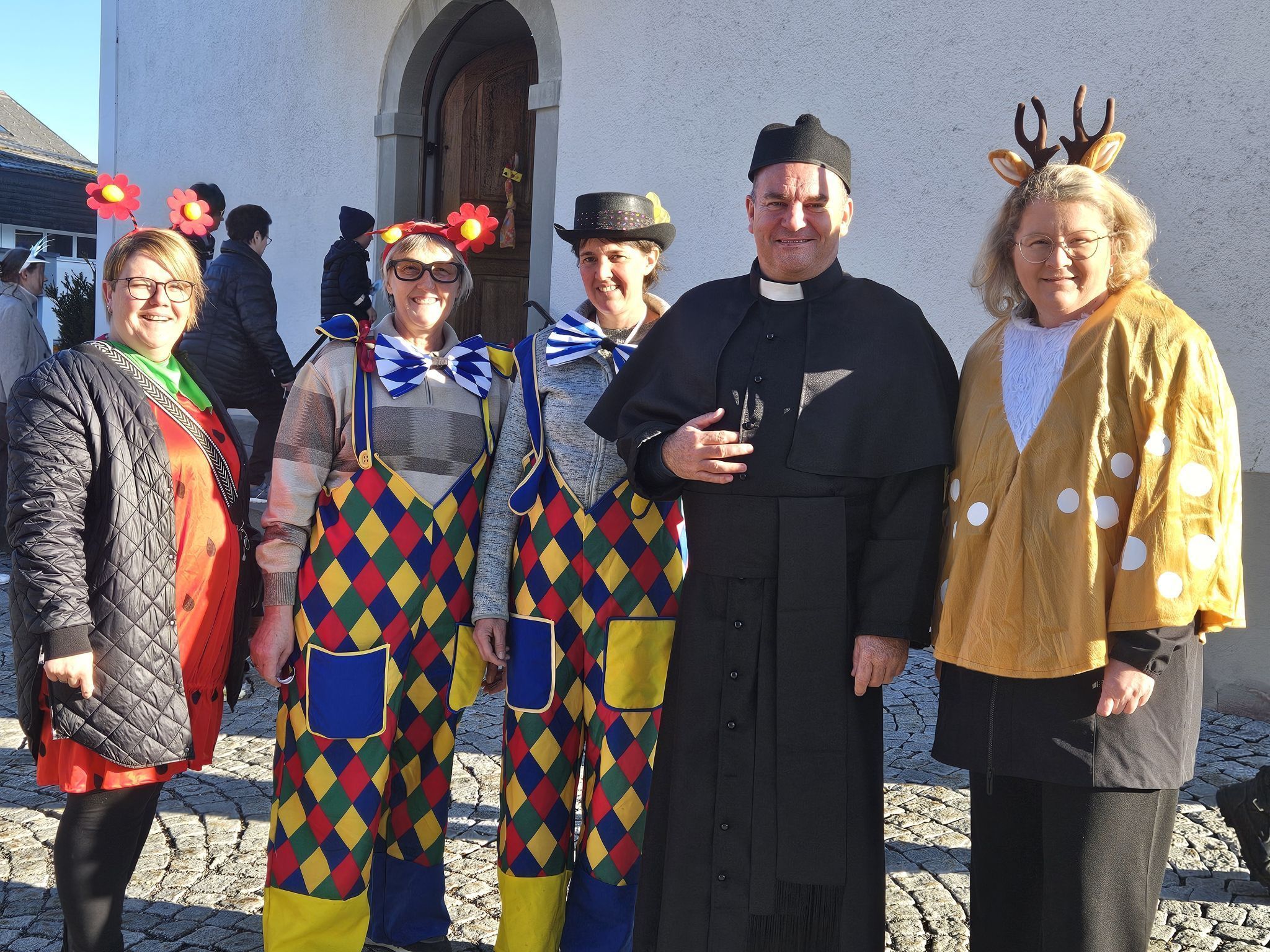 Der Krumbacher Pfarrgemeinderat bewirtete mit Krapfen und Getränken.