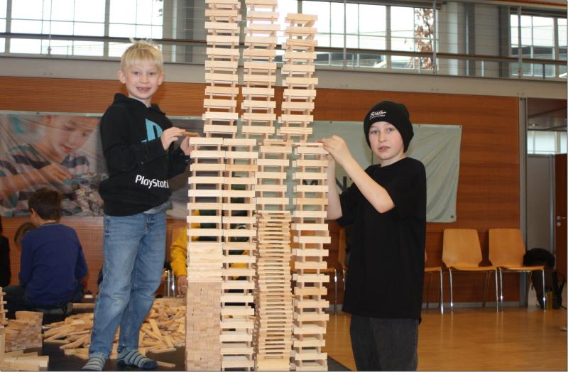 Timon und Bruno waren wahre Baumeister und das schon in sehr jungen Jahren. 