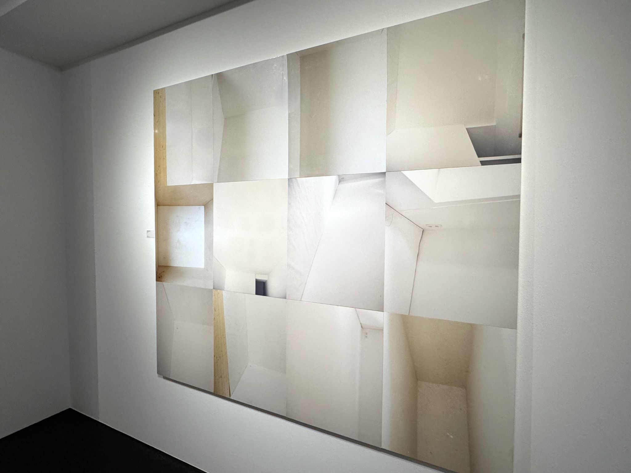 Ausstellung „Über das Absurde | Erwin Wurm – Photographic Sculptures“ 