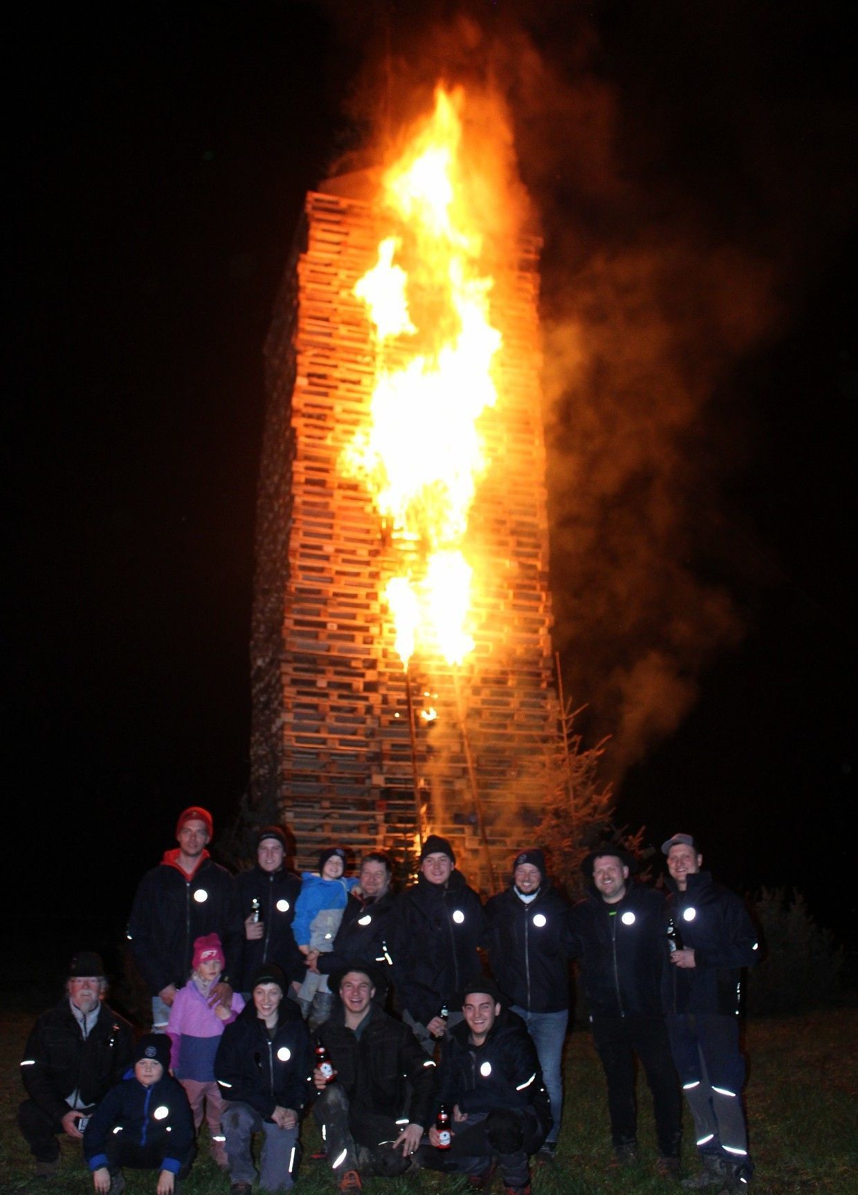 „Er brennt . . .!“ – und das wie im Bilderbuch.   