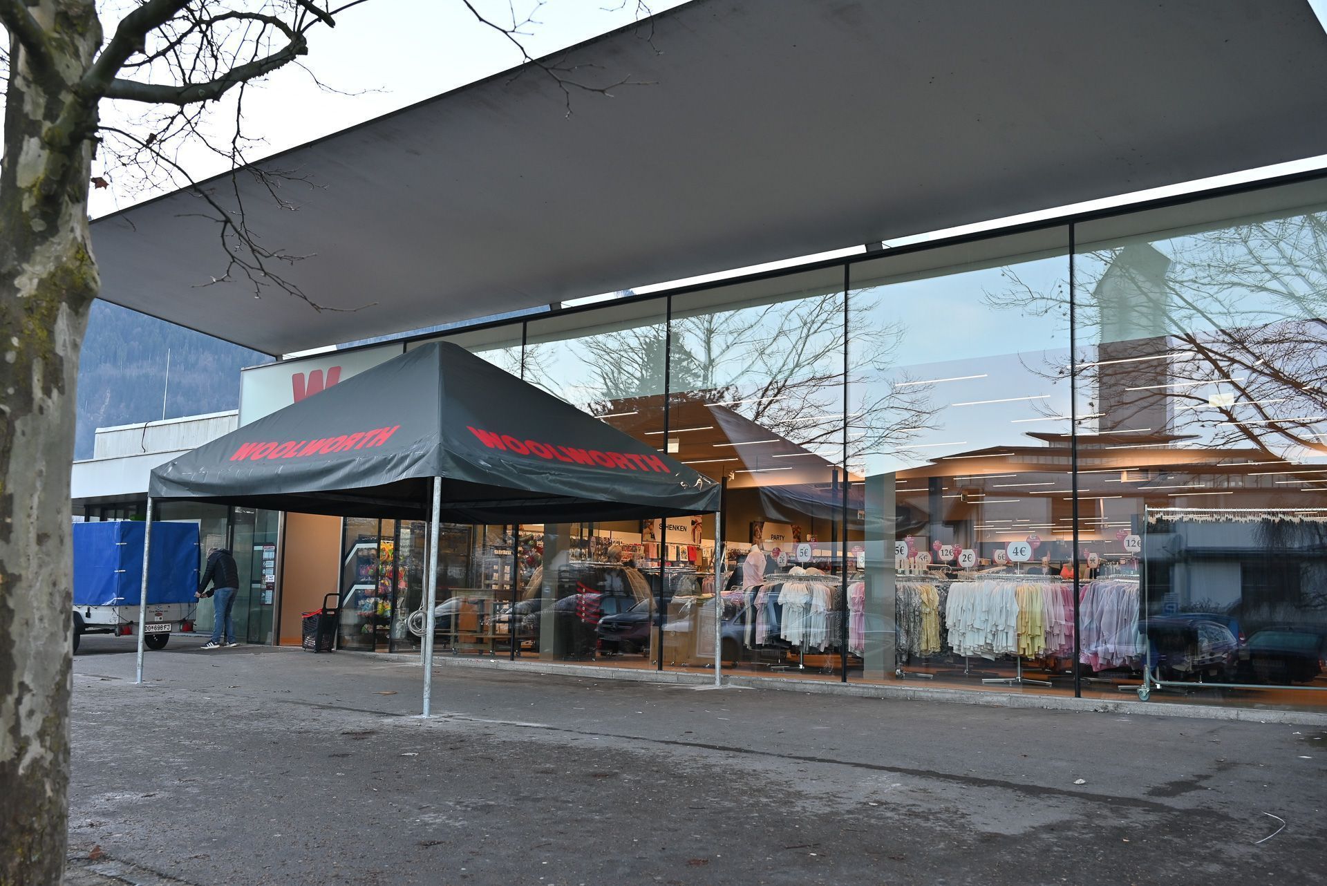 Woolworth eröffnet in der Nibelungenstraße im ehemaligen Adeg in Hohenems eine weitere Filiale.