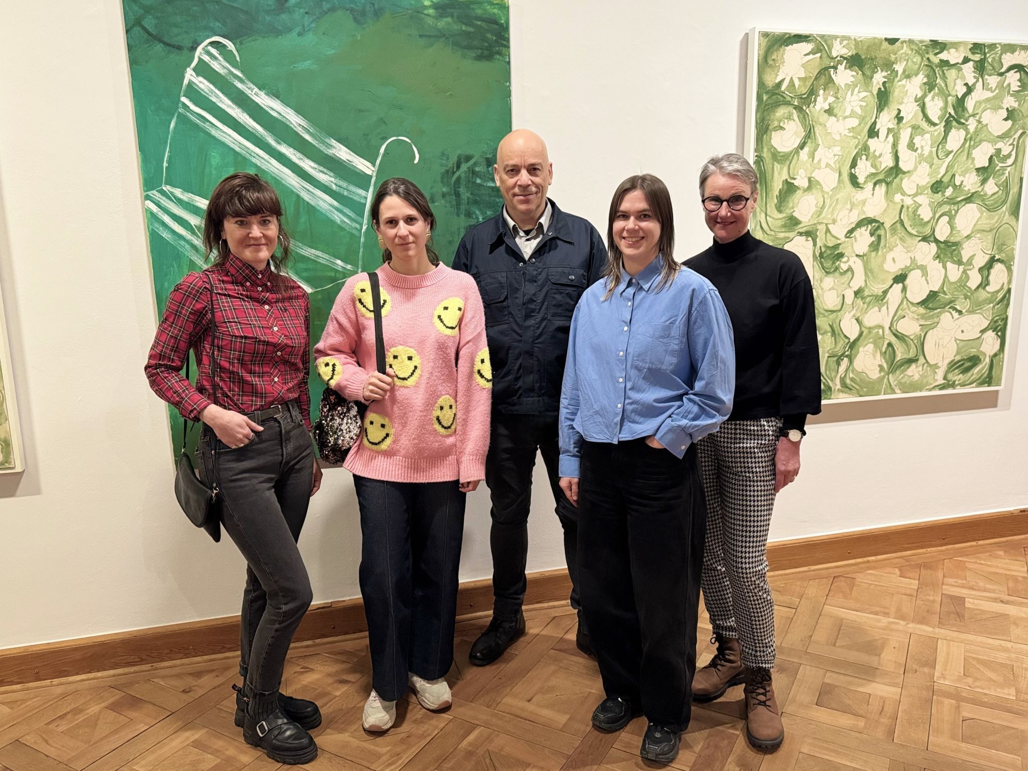 Einige ausstellende Künstler, darunter Katharina Fitz, Michaela Kessler, Hubert Dobler, Klara Vith und Sabine Morgenstern, bei der Ausstellungseröffnung.