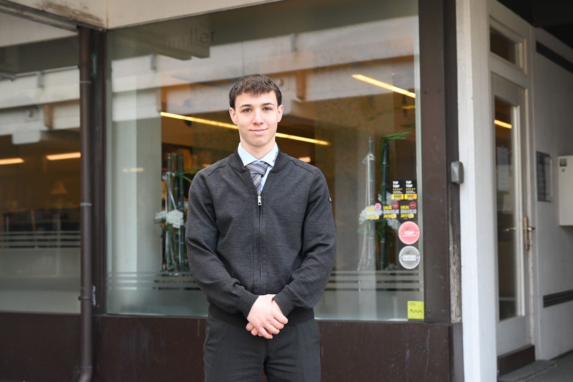 Elias Rapaic ist glücklich in seinem Beruf. Er erfährt große Dankbarkeit von den Hinterbliebenen. 