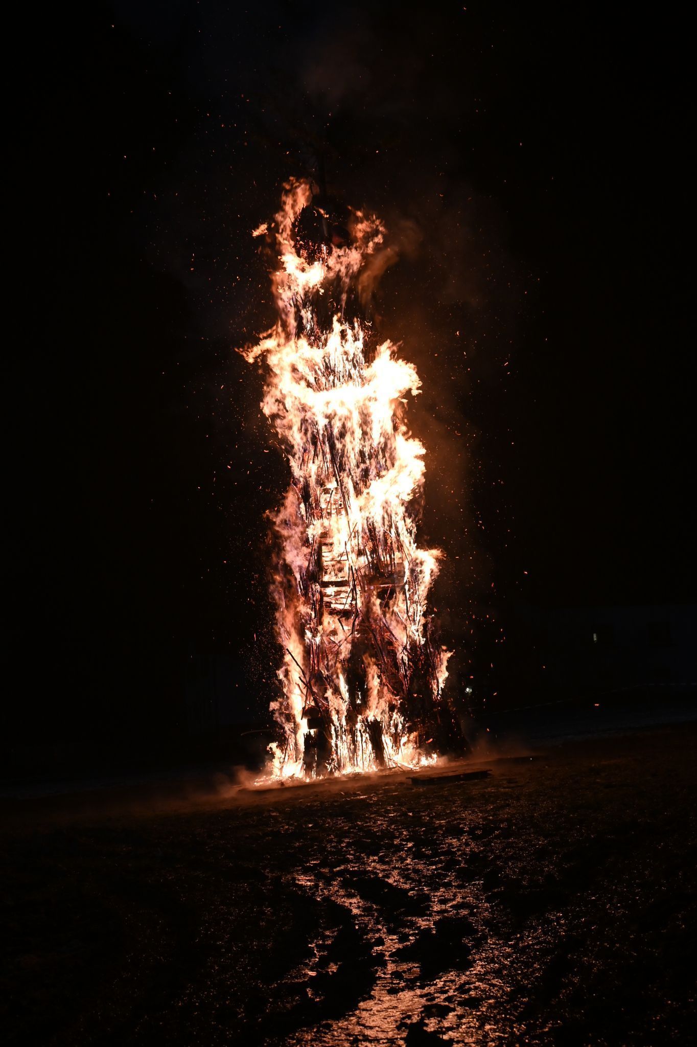 Der Brazer Jubiläumsfunken brannte lichterloh auf dem neuen Funkenplatz im Gavril.