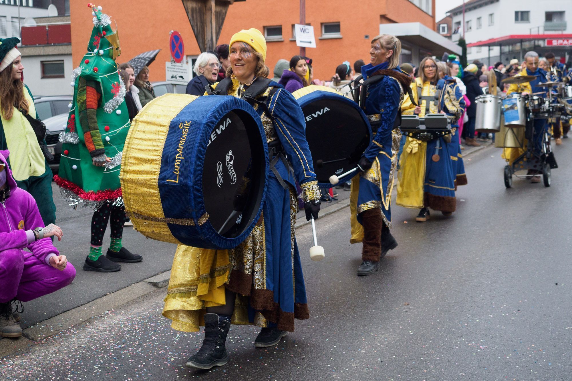 Götzner Fasnatumzug - Samstag 14. Februar (Bildergalerie)