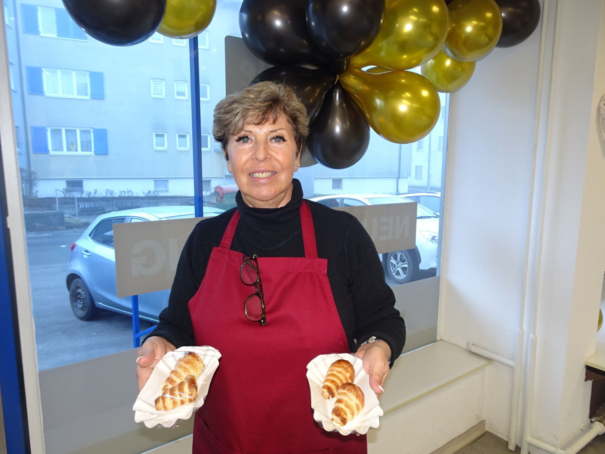 Als Begrüßungsgeschenk bekam jeder Kunde selbstgemachte Schaumrollen von Mitarbeiterin Doris.
