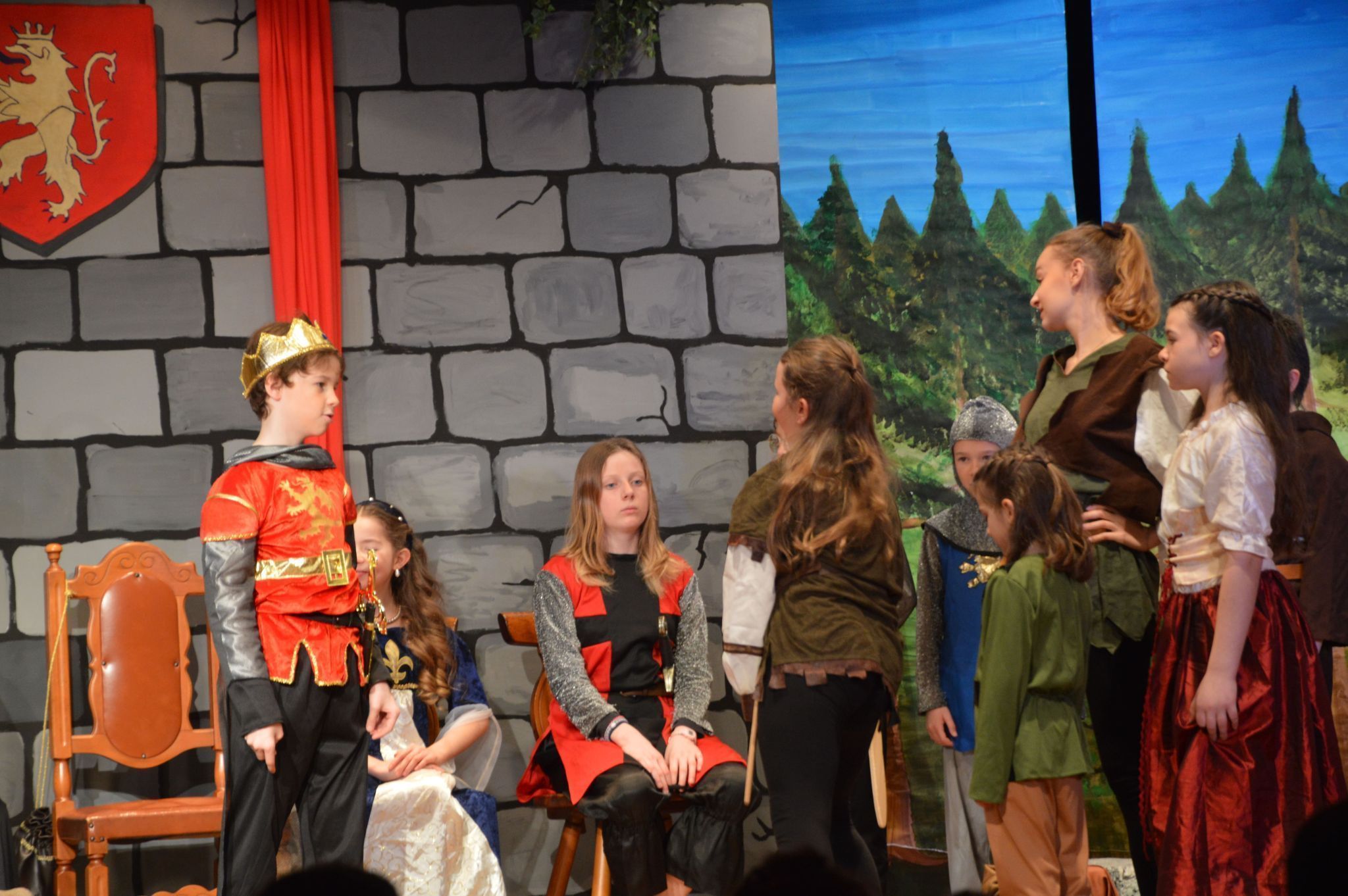 Das Volk freut sich über die Rückkehr seines Königs