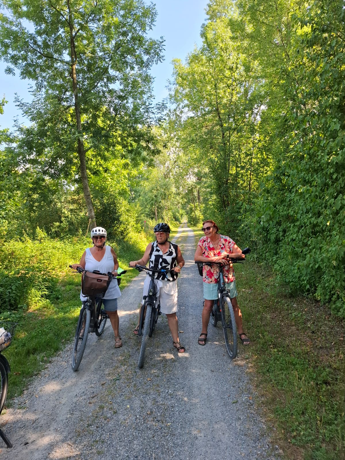 Einen Ausgleich findet sie bei Radtouren am Alten Rhein, beim Wandern oder bei der Arbeit im Garten.