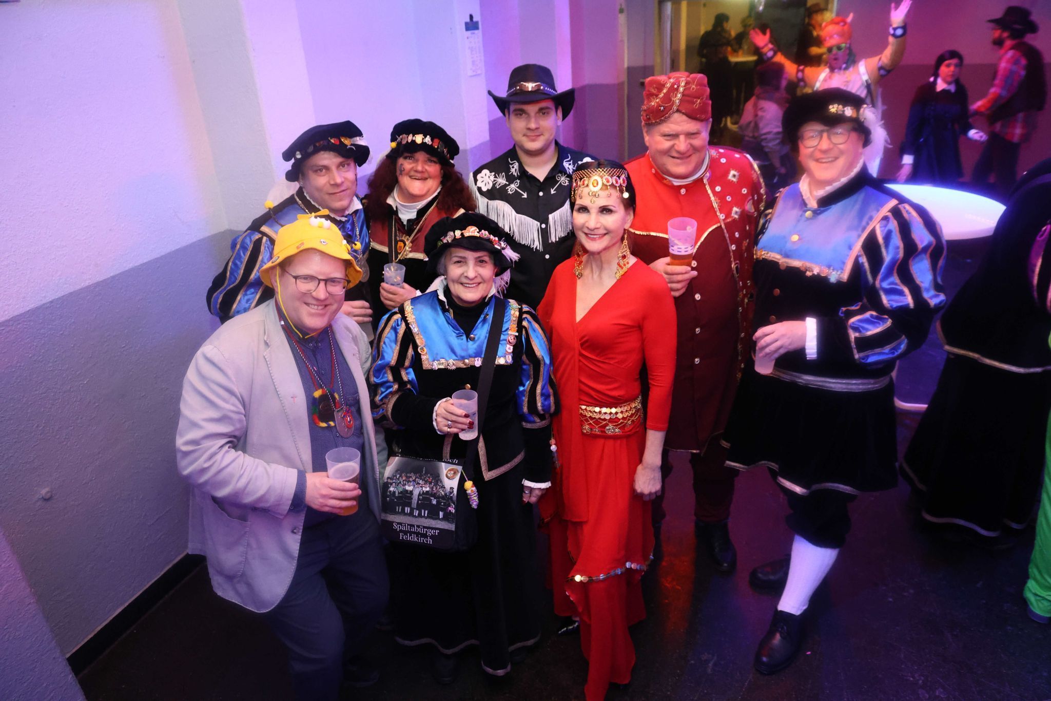 Viel Kostüm-Phantasie und Stimmung prägten den ersten Teil des 