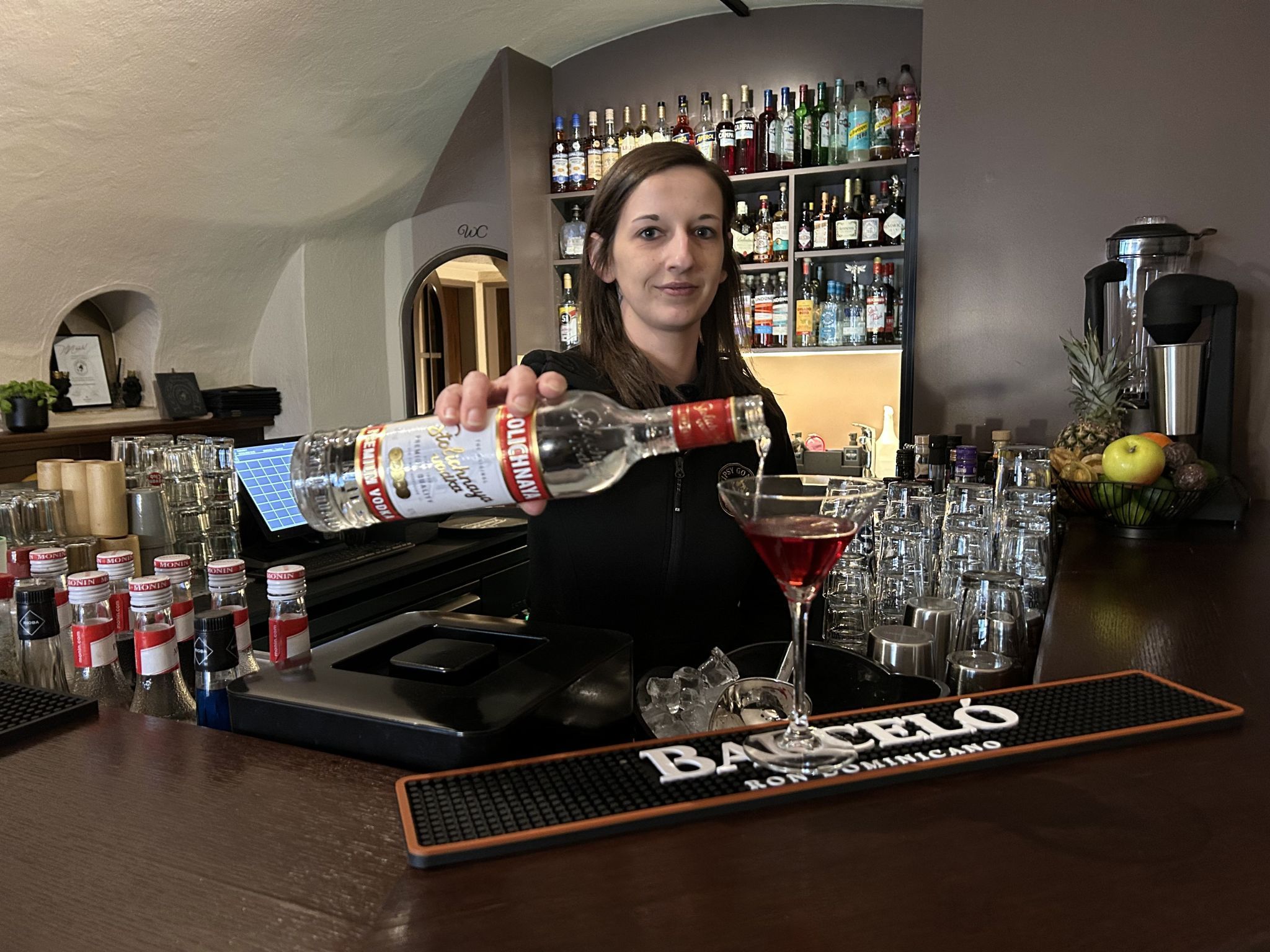Anna liebt es, Cocktails zu kreieren