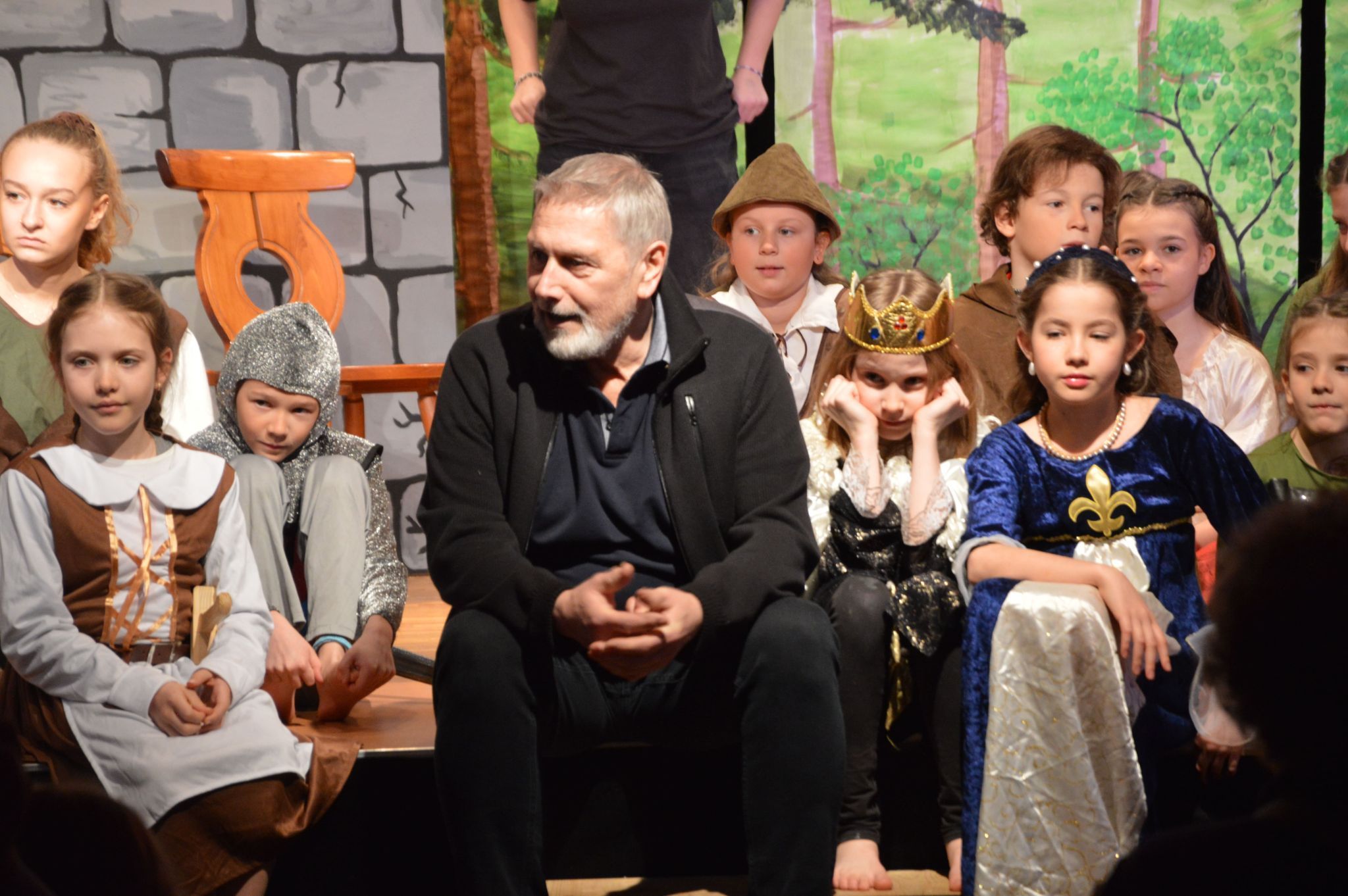 Obmann Martin Holzer begrüßt mit launigen Worten das Publikum