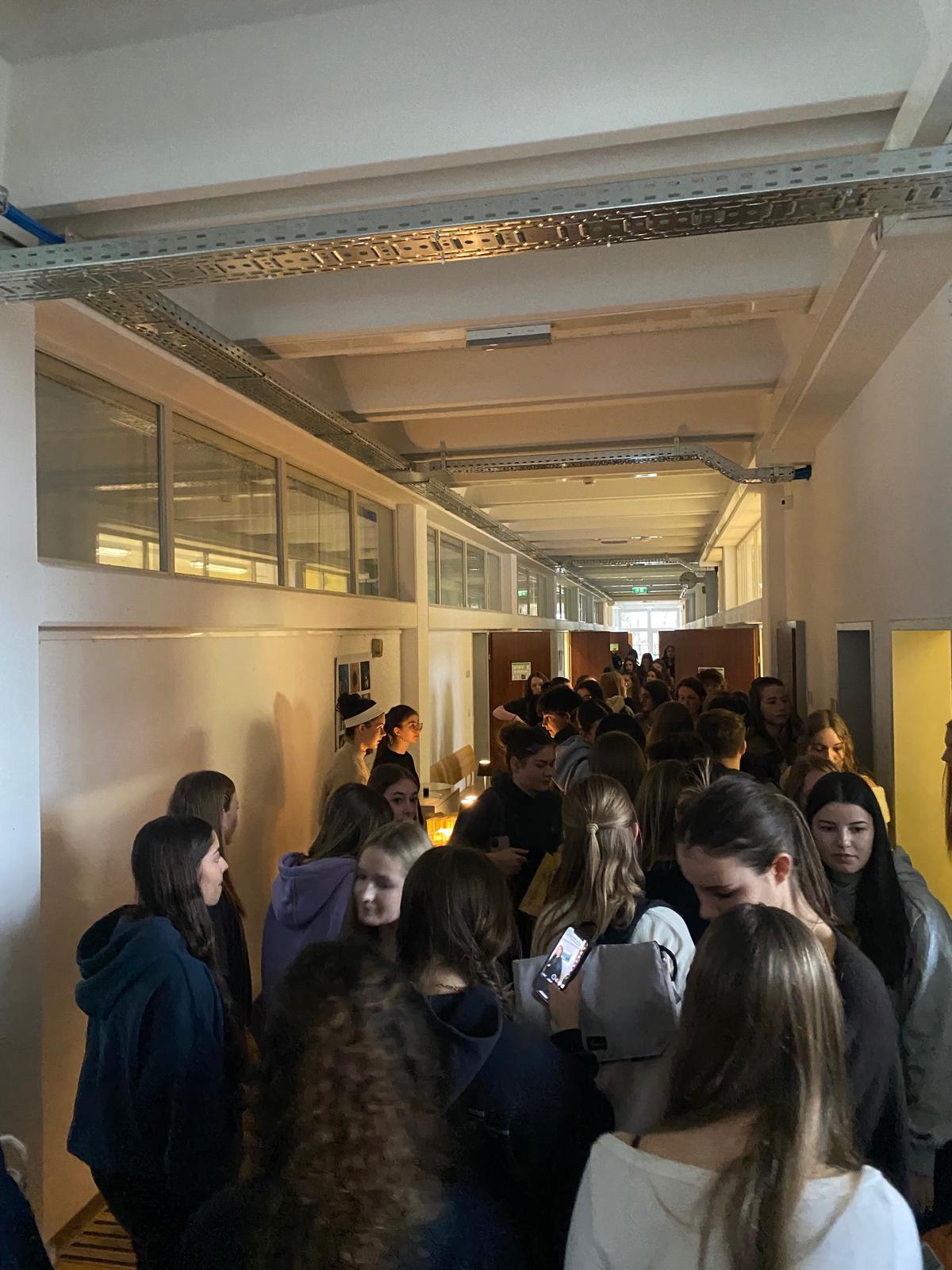 In den Gängen herrschte vor den Vorstellungen ein reges Treiben.