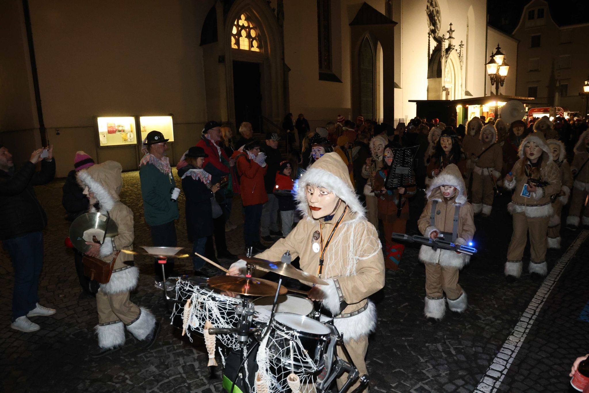 Narrenmesse im Feldkircher Dom und Gugga-Spektakel in Feldkirchs Innenstadt (Bildergalerie)