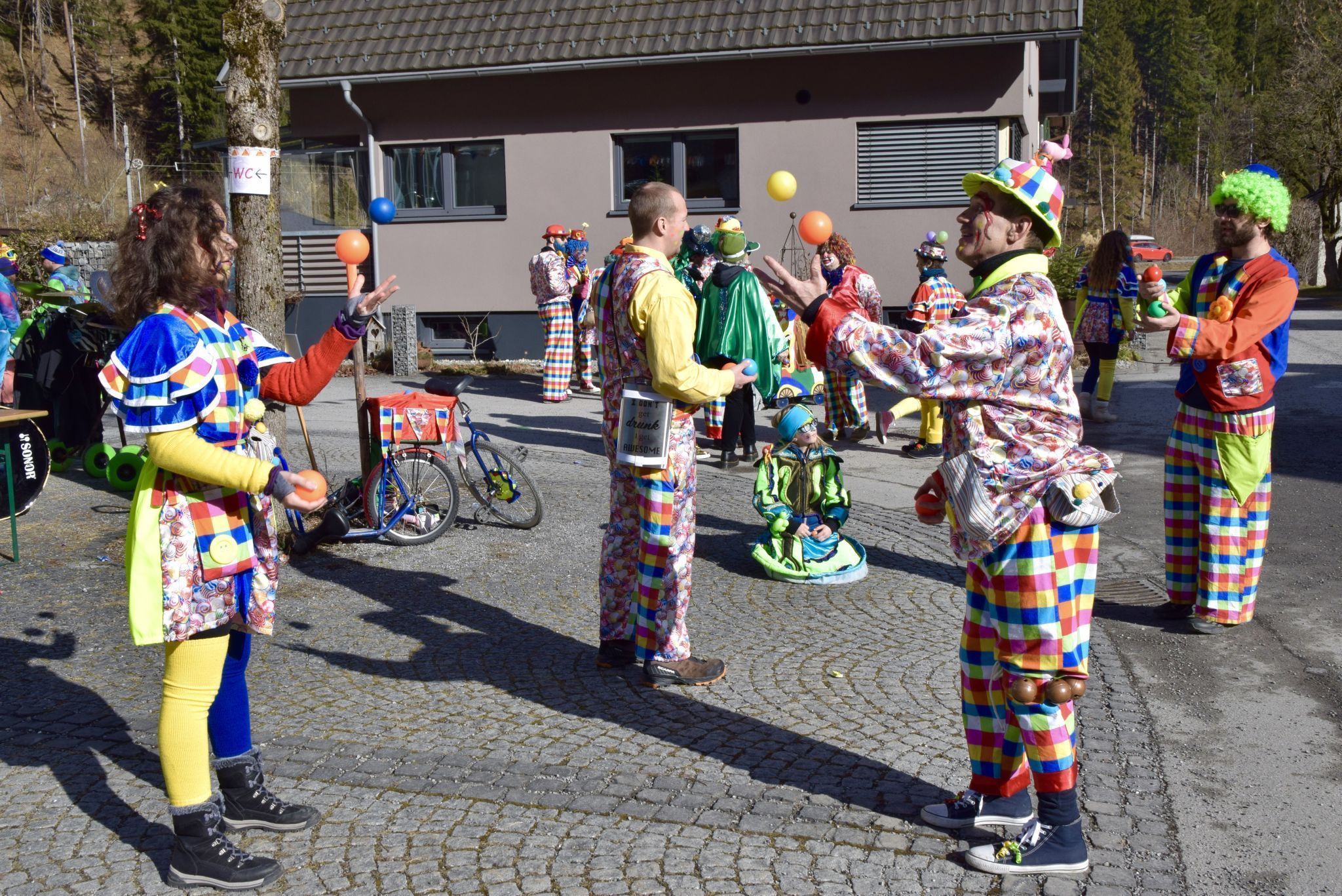 Diese Clowns verblüfften mit ihrer Geschicklichkeit.
