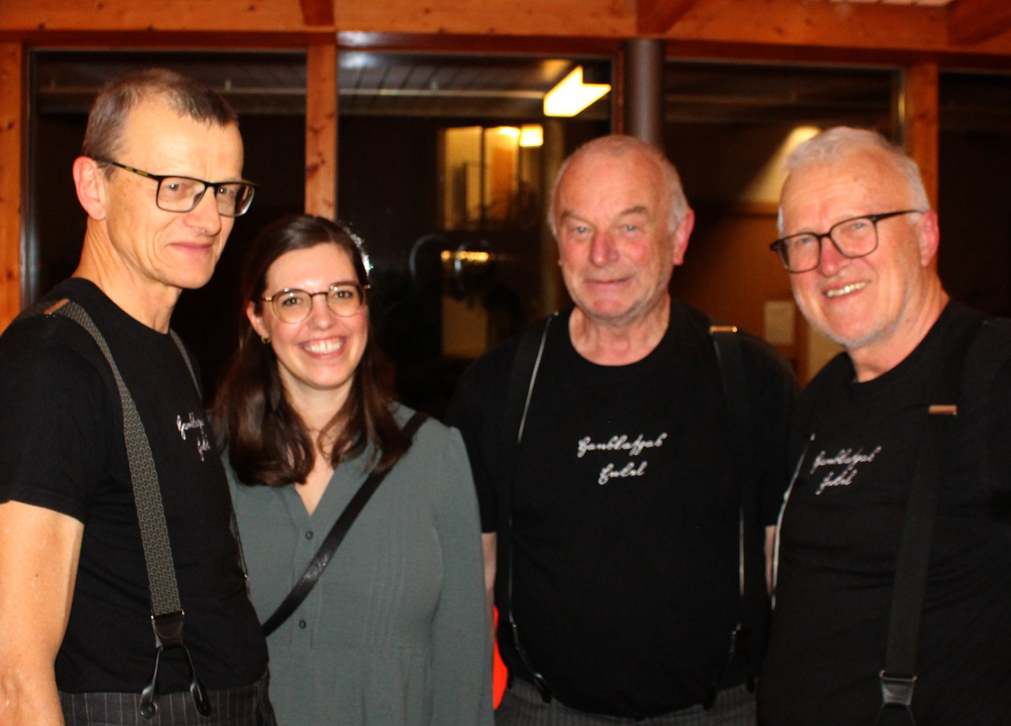 Sabrina, ehemalige Lehrerkollegin von Jos, heute im Team in St. Arbogast, feierte beim Konzert Geburtstag und bekam dazu von der Enkel-Bänd ein Ständchen.