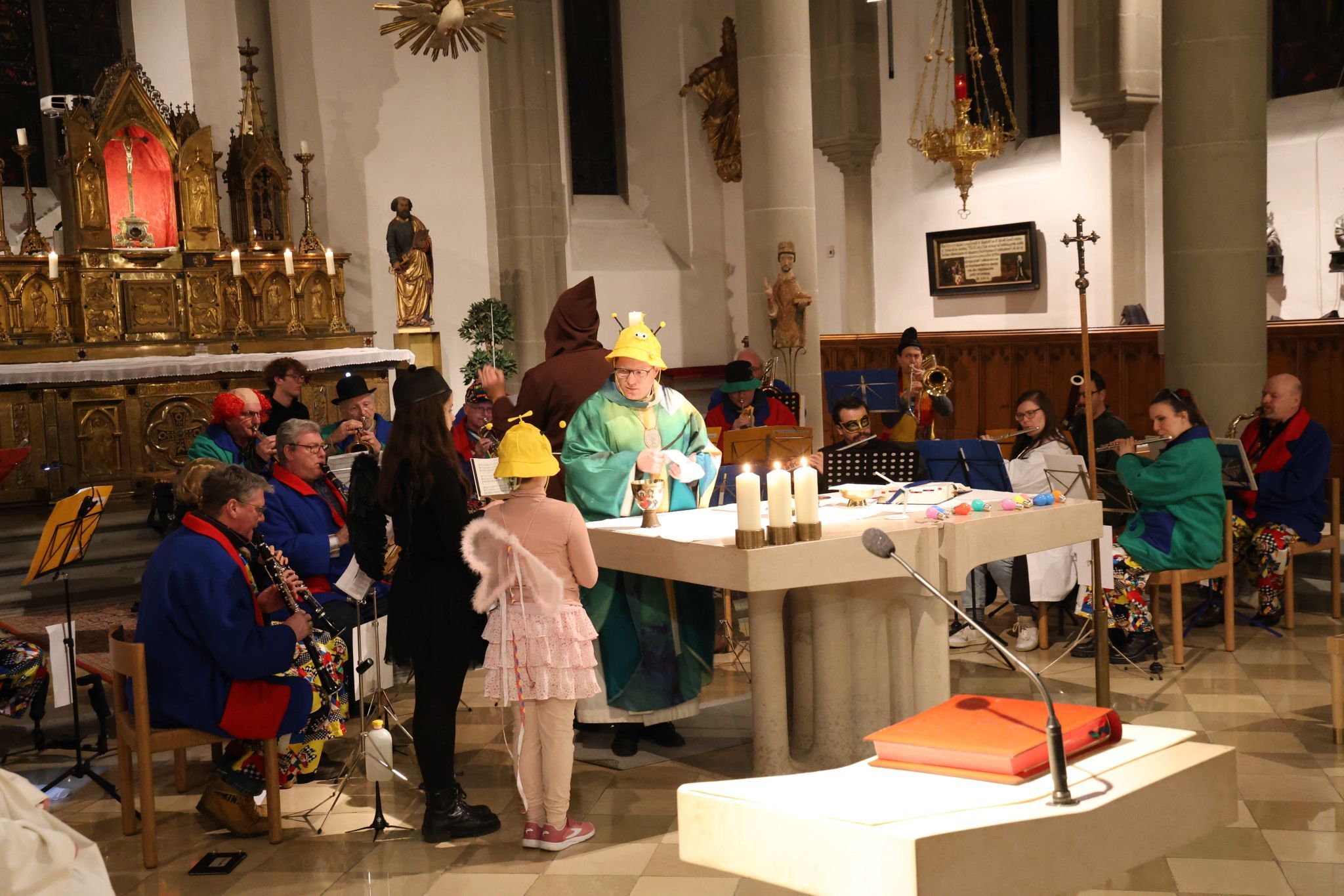 Narrenmesse im Feldkircher Dom und Gugga-Spektakel in Feldkirchs Innenstadt (Bildergalerie)