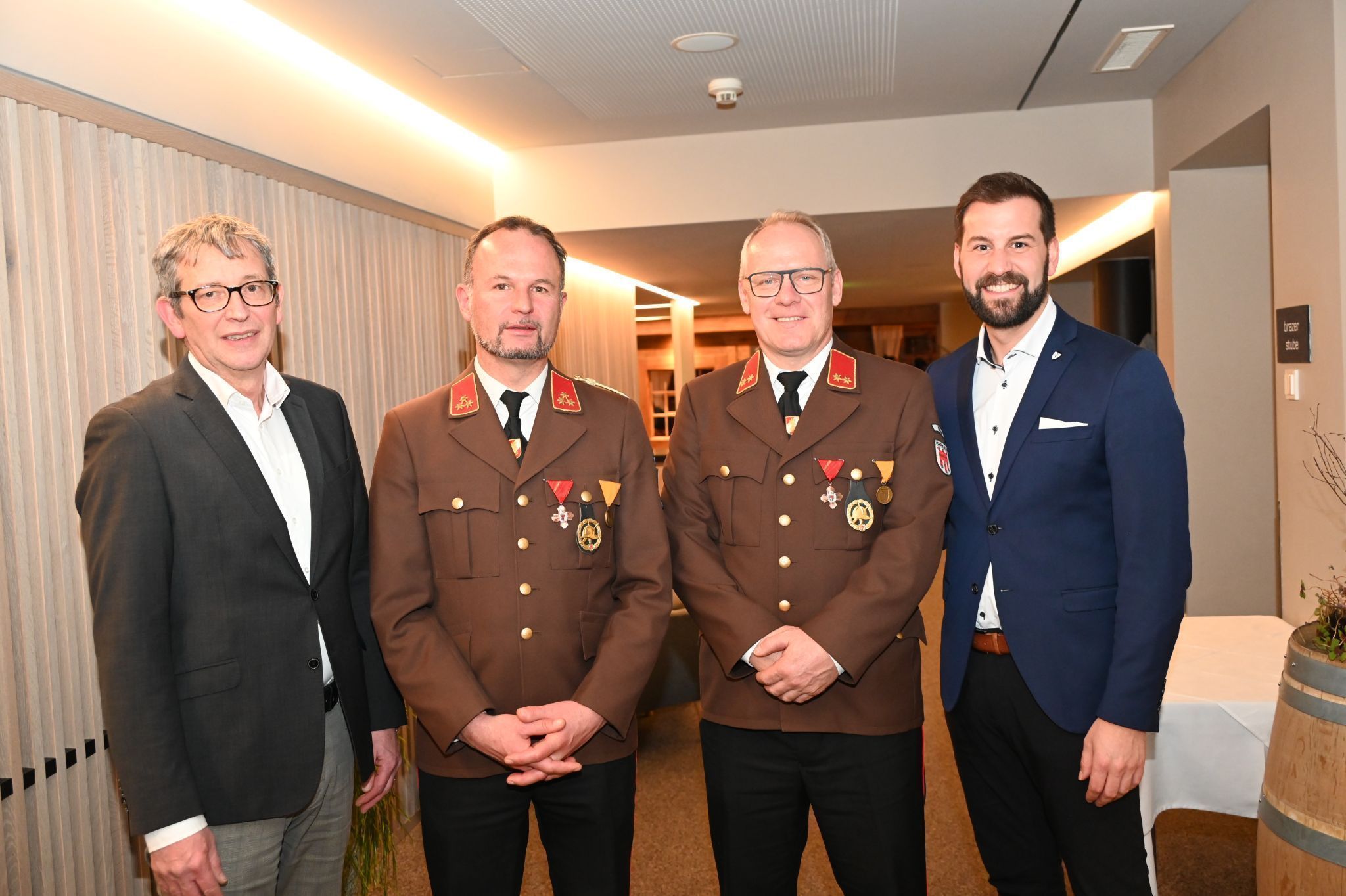 Kommandant Joachim Hillbrand, sein Stellvertreter Christian Zimmermann mit den Bürgermeistern Hans Peter Pfanner und Simon Tschann.