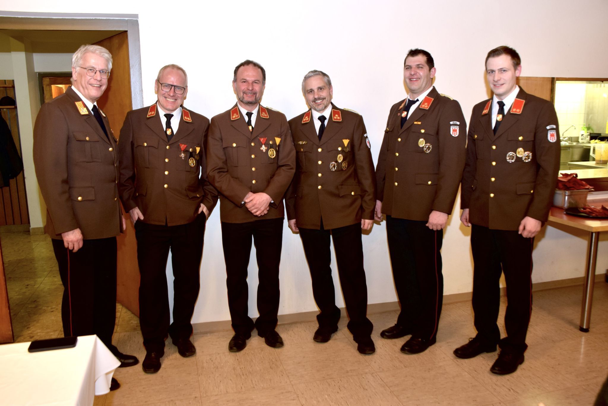 Der ehemalige Bludenzer Bezirksfeuerwehrinspektor Christoph Feuerstein, der stellvertretende Feuerwehrkommandant Christian Zimmermann und Feuerwehrkommandant Joachim Hillbrand aus Braz, der Lorünser Feuerwehrkommandant Wolfgang Kurz sowie der Bürser Feuerwehrkommandant Florian Tschugmell und sein Stellvertreter Michael Ganahl.