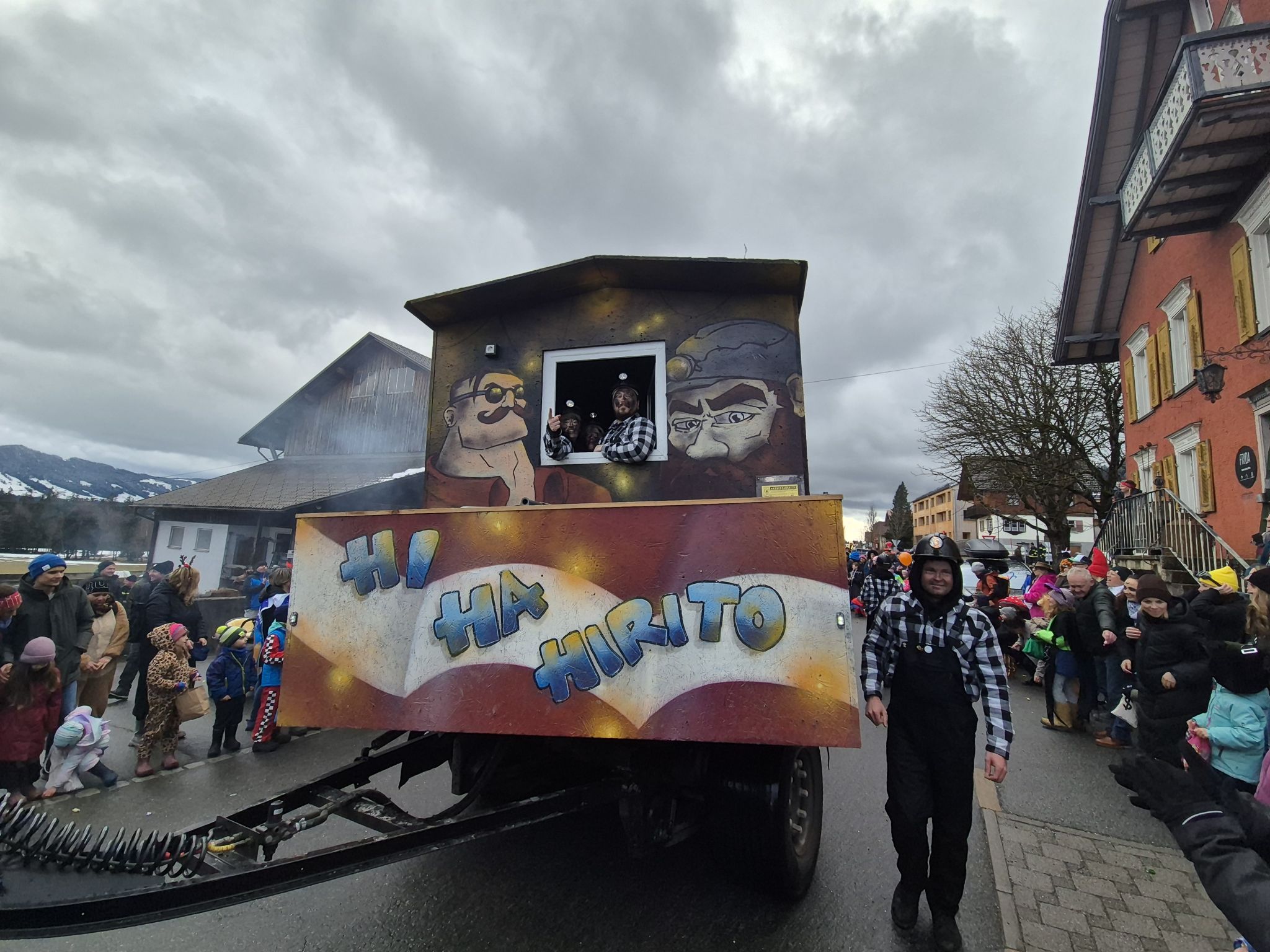 Faschingsdienstag 17. Februar 2026 zog der erste Faschingsumzug in Langen bei Bregenz durch das Dorf (Bildergalerie)