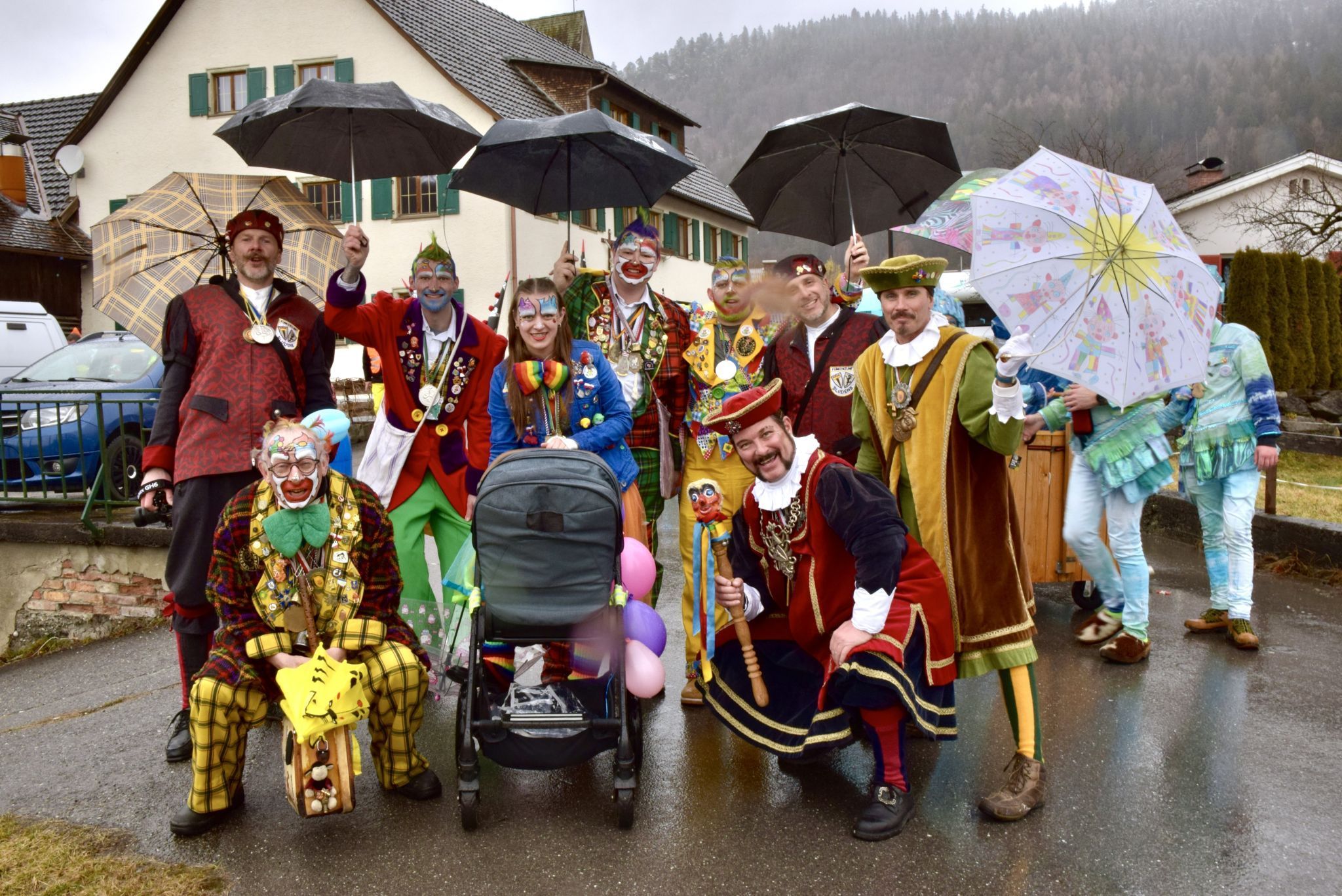 Die Funkenzunft Bludenz, hier beim diesjährigen Fasnatumzug in Nüziders, startet die Fastenzeit erst nach dem Funkenabbrennen - wenn man es genau nimmt, am Montag um 0 Uhr.