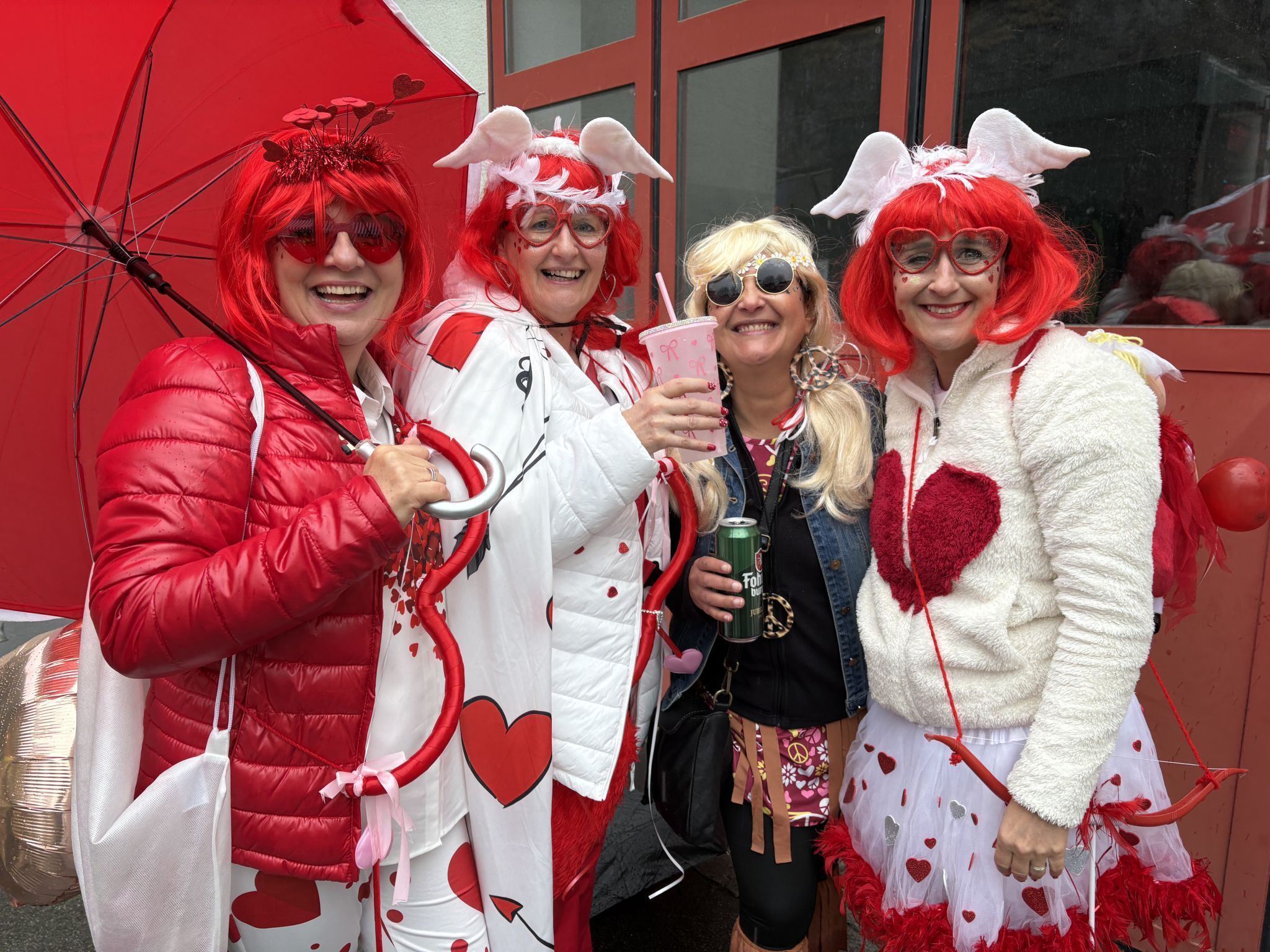 Auch bei diesem Damenquartett sitzt das Herz am rechten Fleck, nicht nur in der Fünften Jahreszeit.