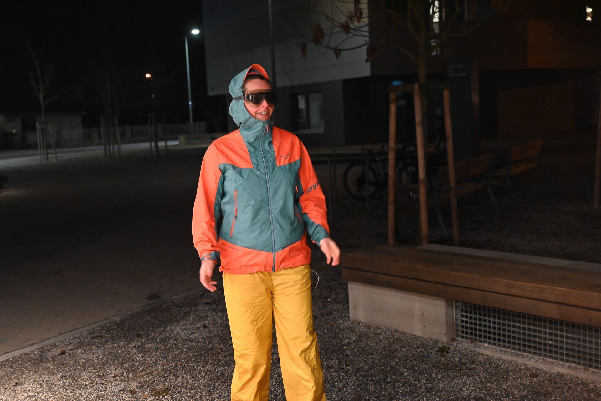 Kursleiterin Eva Kathrein war in wasserfester Kleidung im Freien.