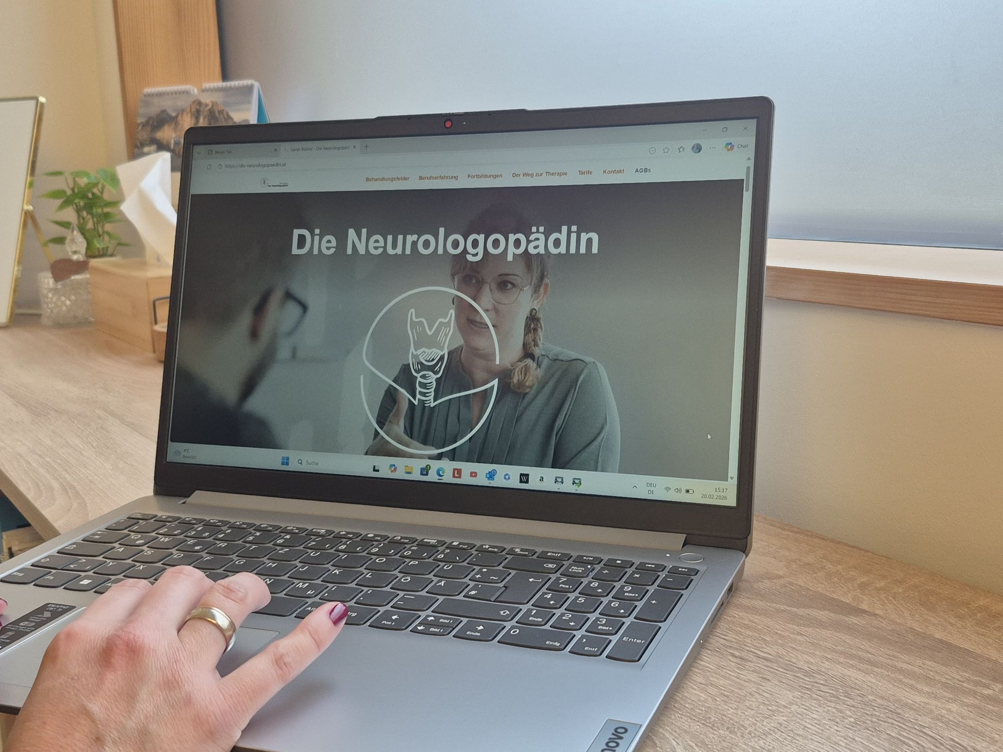 Hauptziel der Logopädin ist es, die Kommunikationsfähigkeit der Patienten zu verbessern  – und damit deren Lebensqualität zu steigern.