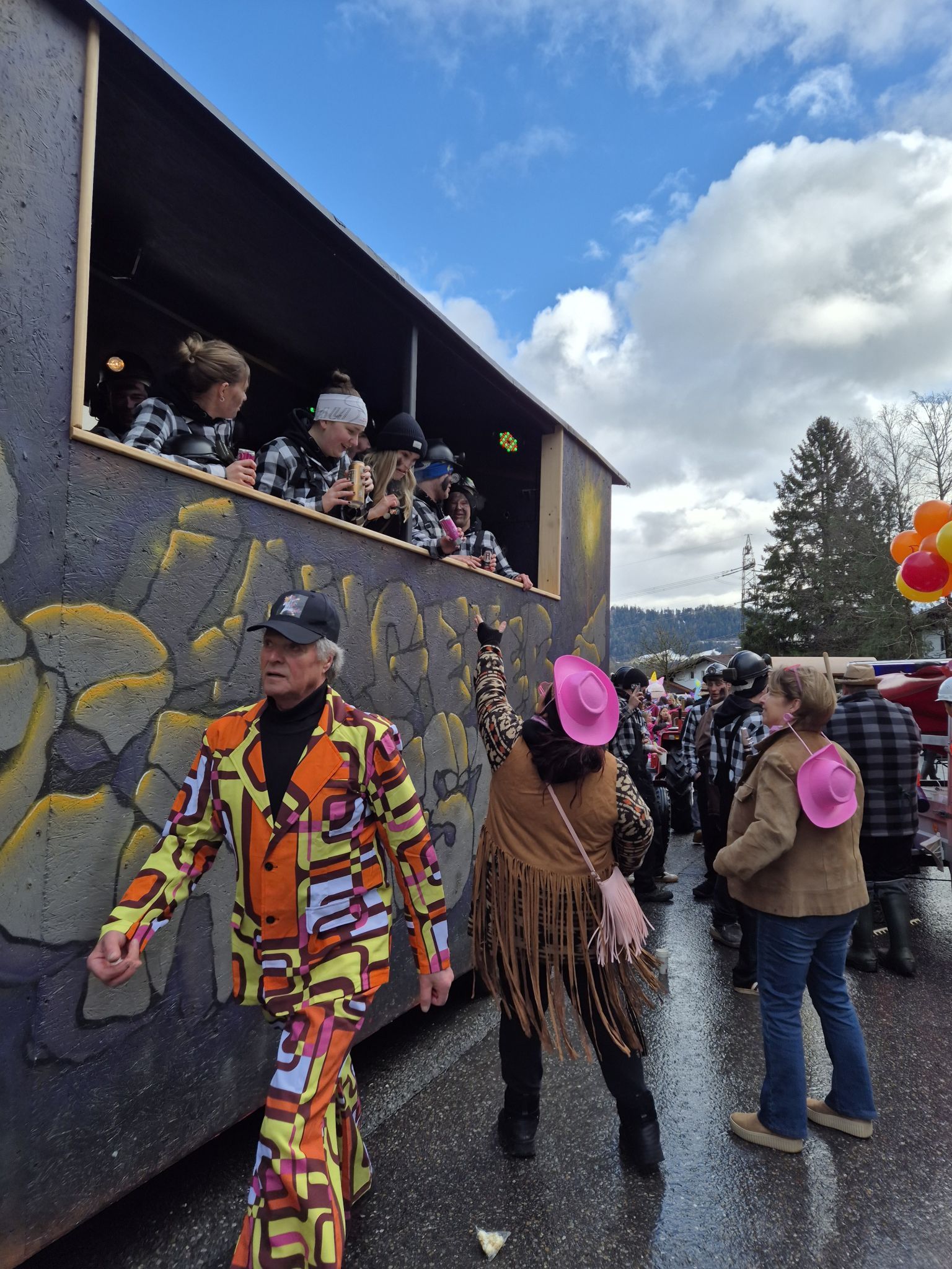 Faschingsdienstag 17. Februar 2026 zog der erste Faschingsumzug in Langen bei Bregenz durch das Dorf (Bildergalerie)