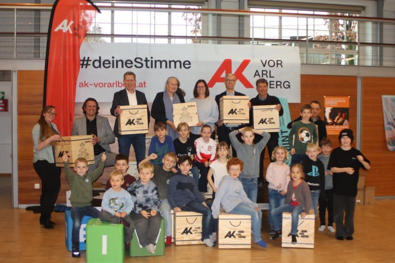 VIele Baumeister im Rankweiler Vereinshaus ob Jung oder Alt. 