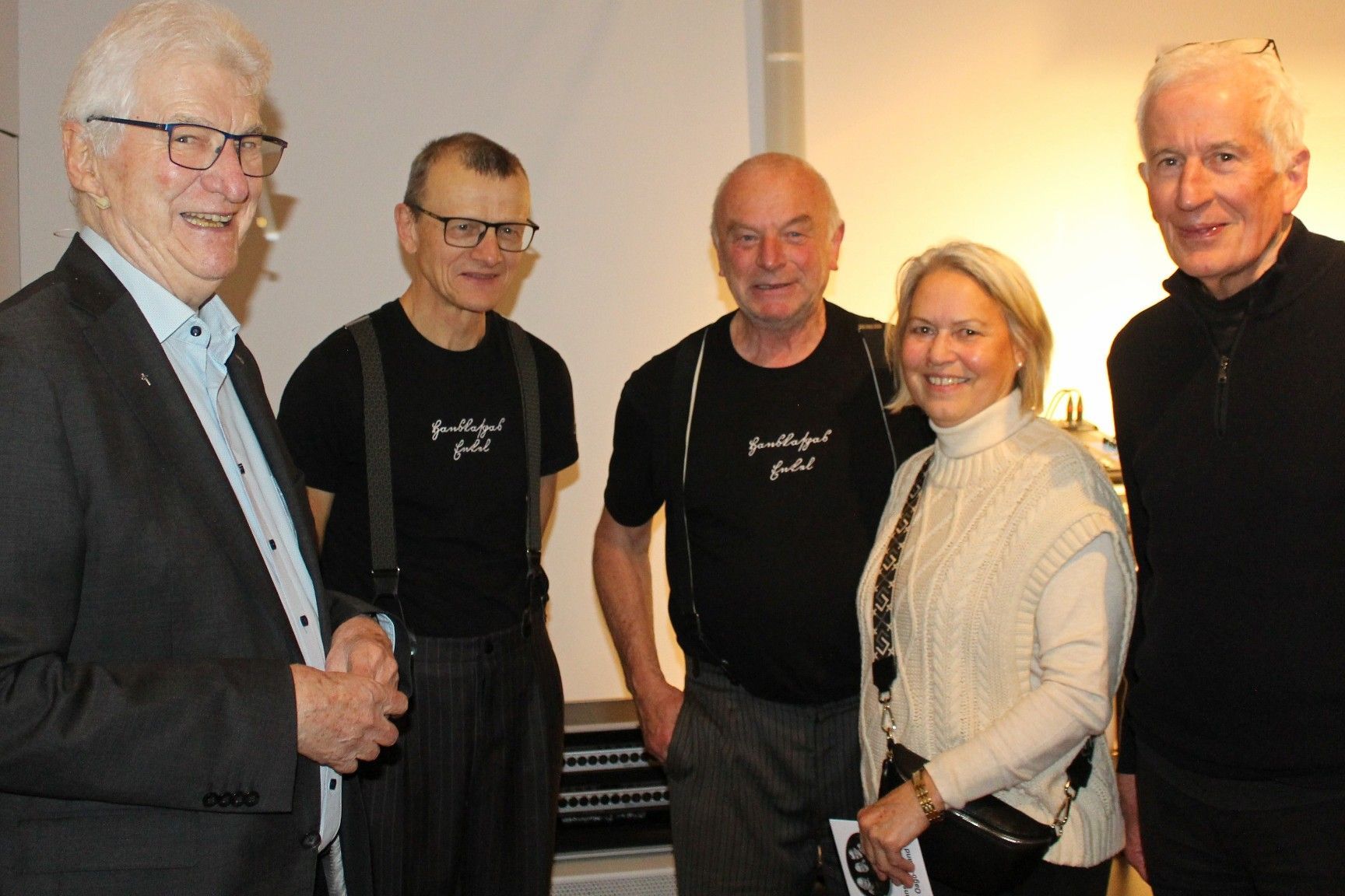 Ehrensache, dass auch der frühere Feldkircher Bürgermeister Wilfried Berchtold zum Auftritt „seines“ langjährigen Dompfarrers nach St. Arbogast kam, zumal er auch mit Ulli Troy freundschaftlich verbunden ist.