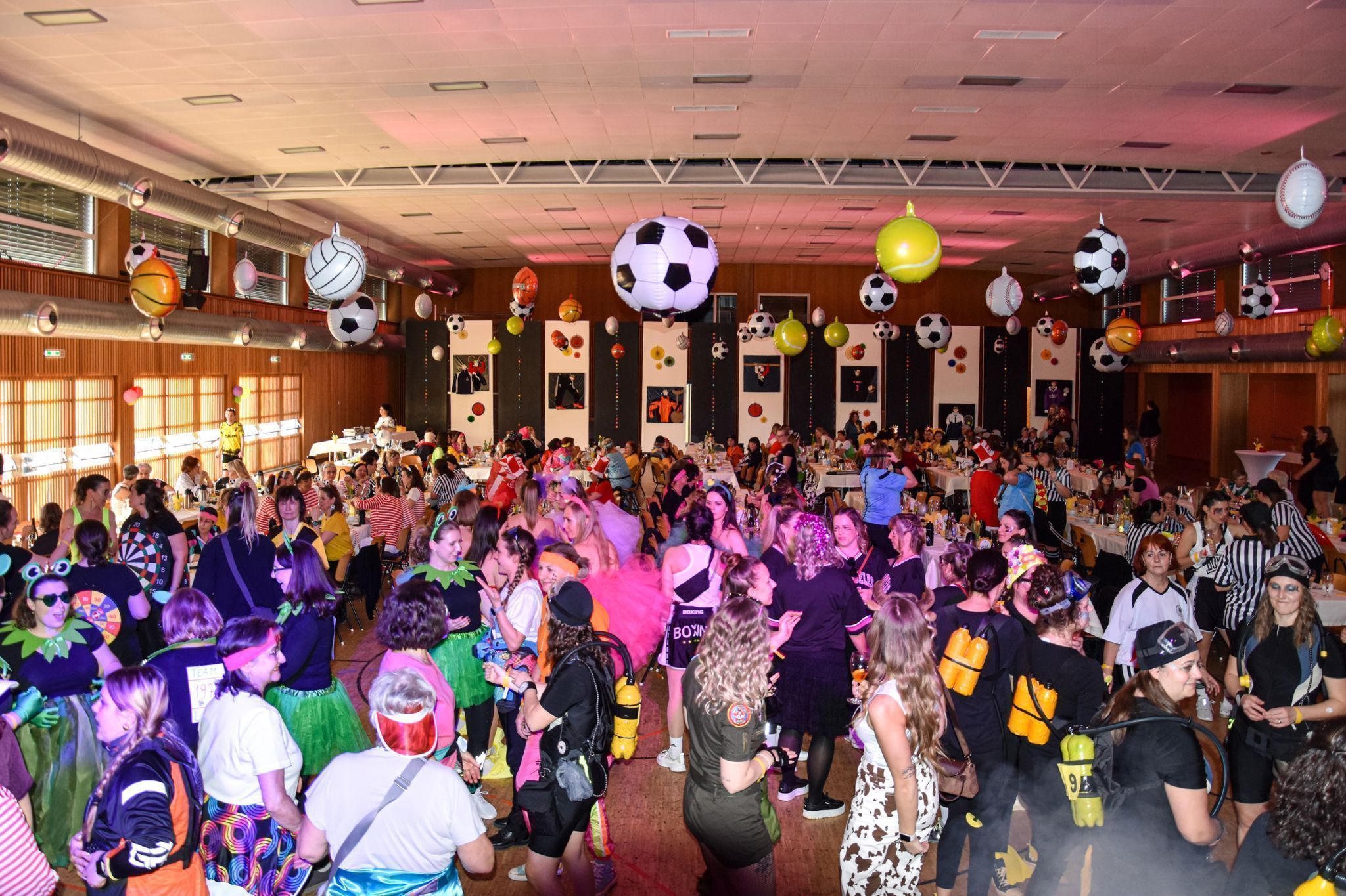 Erstes FC Höchst Faschingskränzle (Bildergalerie)