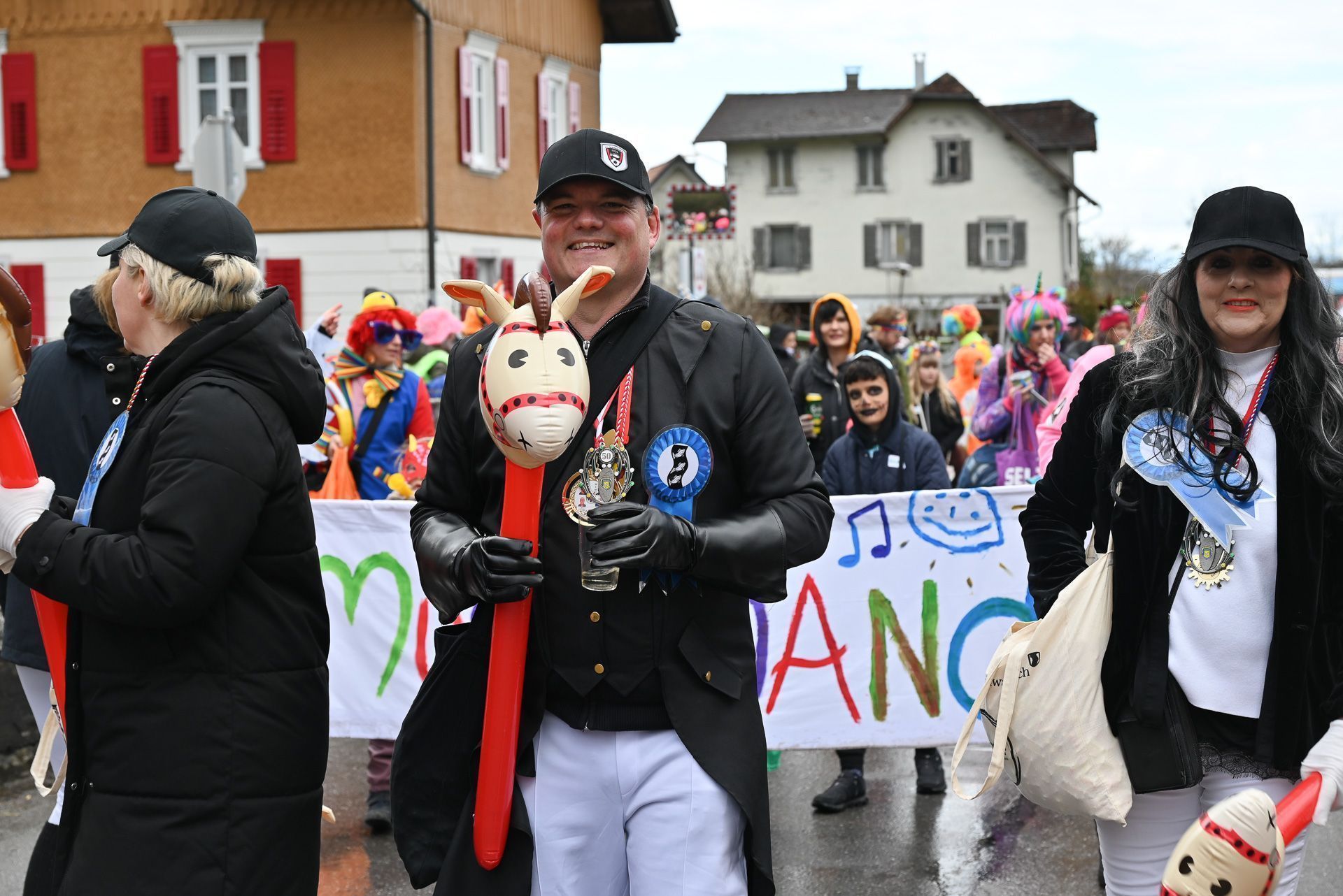 Bürgermeister Thomas Schierle eröffnete mit der Fasnatzunft Schliefer den Umzug.