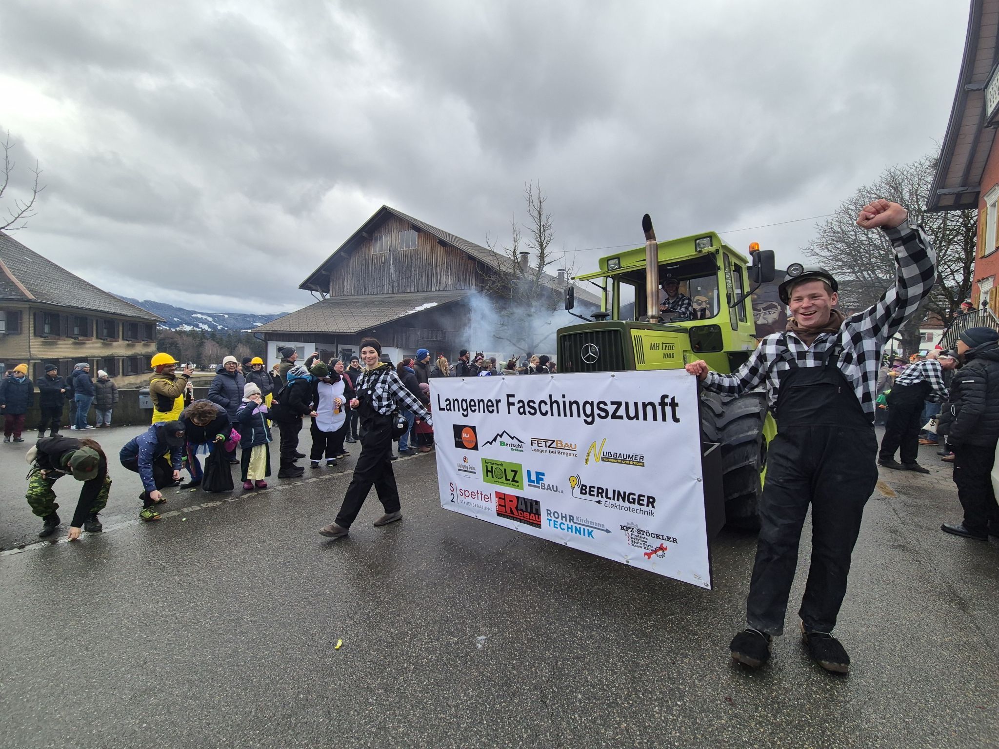 Faschingsdienstag 17. Februar 2026 zog der erste Faschingsumzug in Langen bei Bregenz durch das Dorf (Bildergalerie)