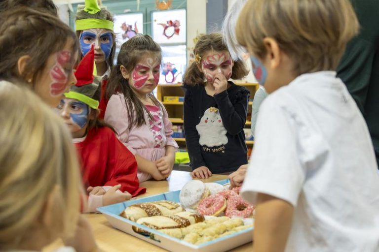 "Schau mal, ich bin ein Schmetterling!" – Fasching lässt Kinder im Kindergarten Tosters in andere Welten eintauchen