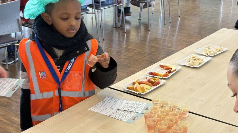 "Mein Teddybär hat Bauchweh" – Kinder übernehmen den OP im LKH Feldkirch