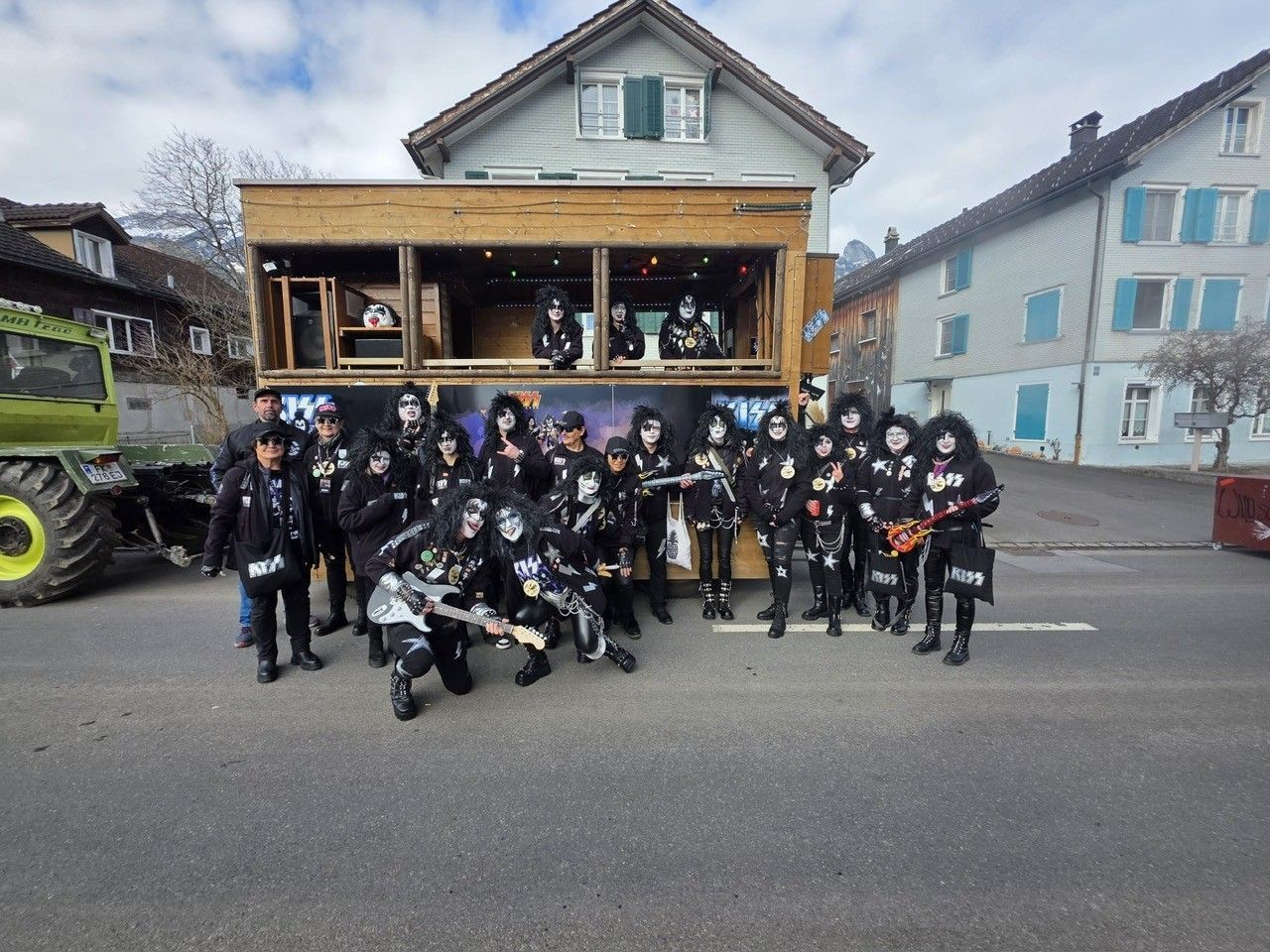 “Das ist Liebhaberei und richtig viel Arbeit”: Rankweiler bauen Rock-Wagen