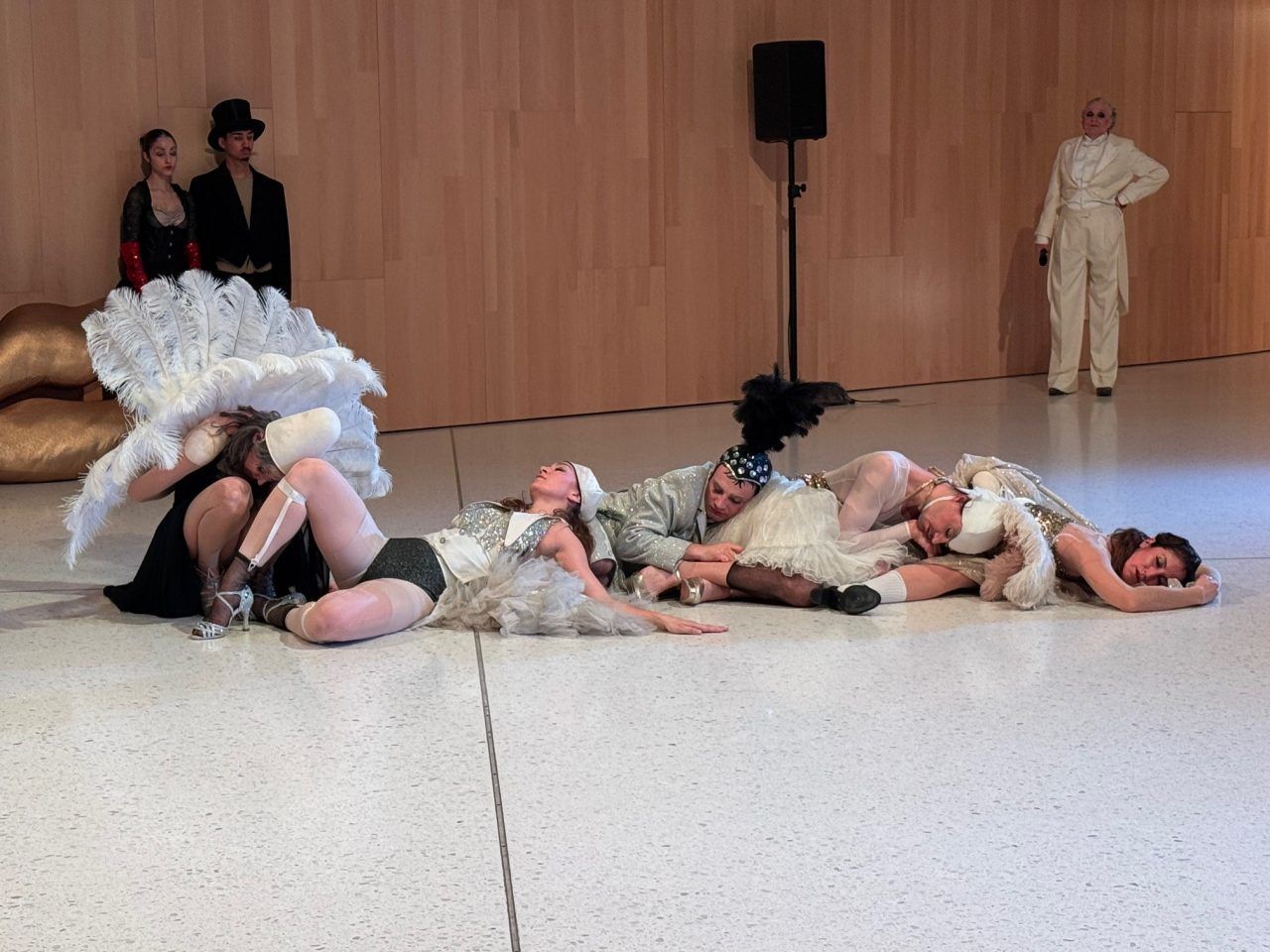 "Ein Schwanengesang" zwischen Glas und Beton