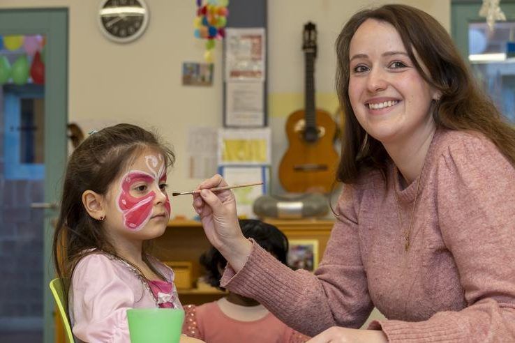 "Schau mal, ich bin ein Schmetterling!" – Fasching lässt Kinder im Kindergarten Tosters in andere Welten eintauchen