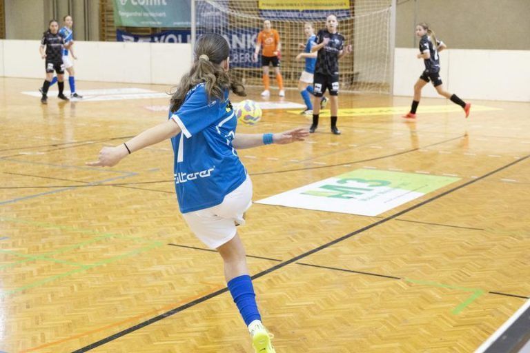Mädchenfußball mit Herz auch dank "Ma hilft"
