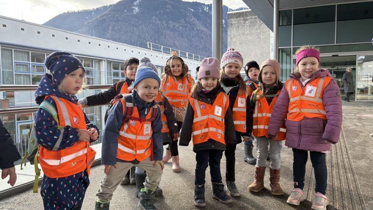 "Mein Teddybär hat Bauchweh" – Kinder übernehmen den OP im LKH Feldkirch