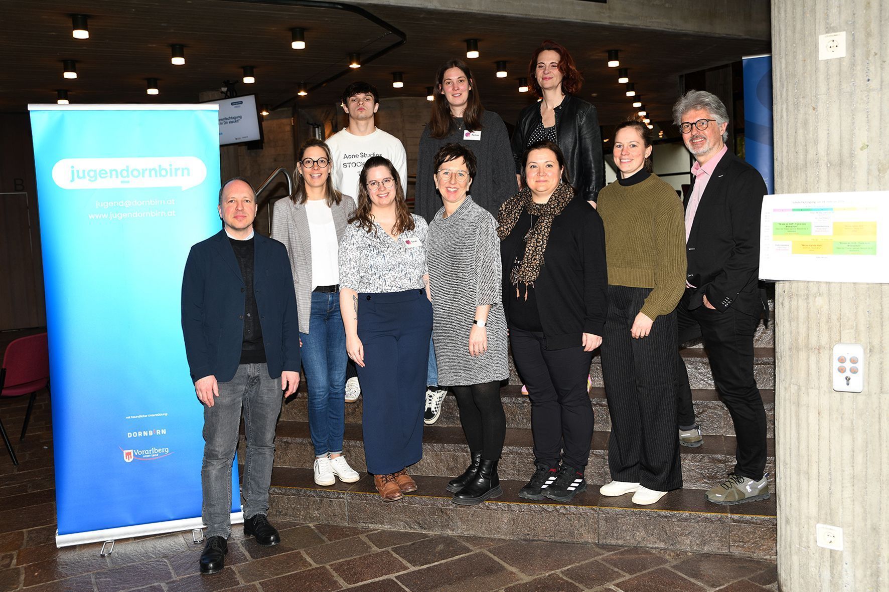 Teamfoto, v.l.n.r.: Philipp Bechter, Silvia Uzundal, Sarah Svoboda, Kerstin Lubetz, Gabriele Schärmer, Lilith Knauf, Elmar Luger, hintere Reihe: Elias Schneider, Andrea Gollob, Alexandra Kremer.