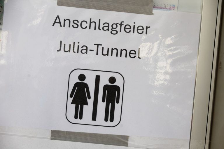 Ein lauter Knall gegen leiser werdende Kritik